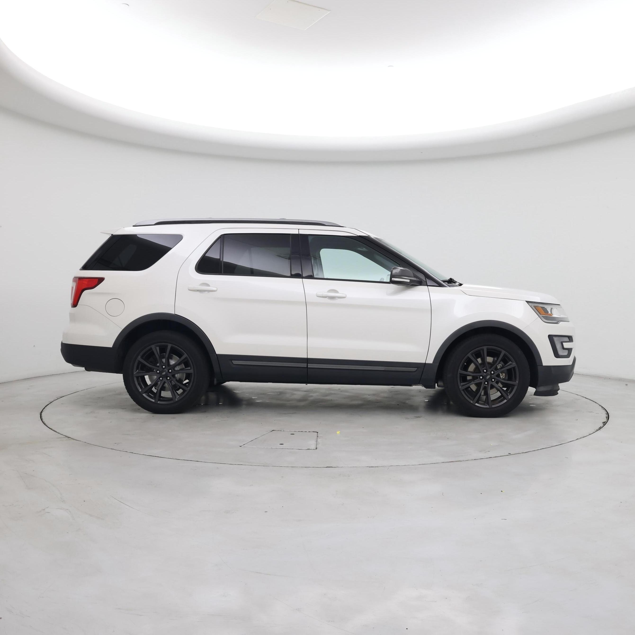 Thumbnail: 2017 Ford Explorer - 7