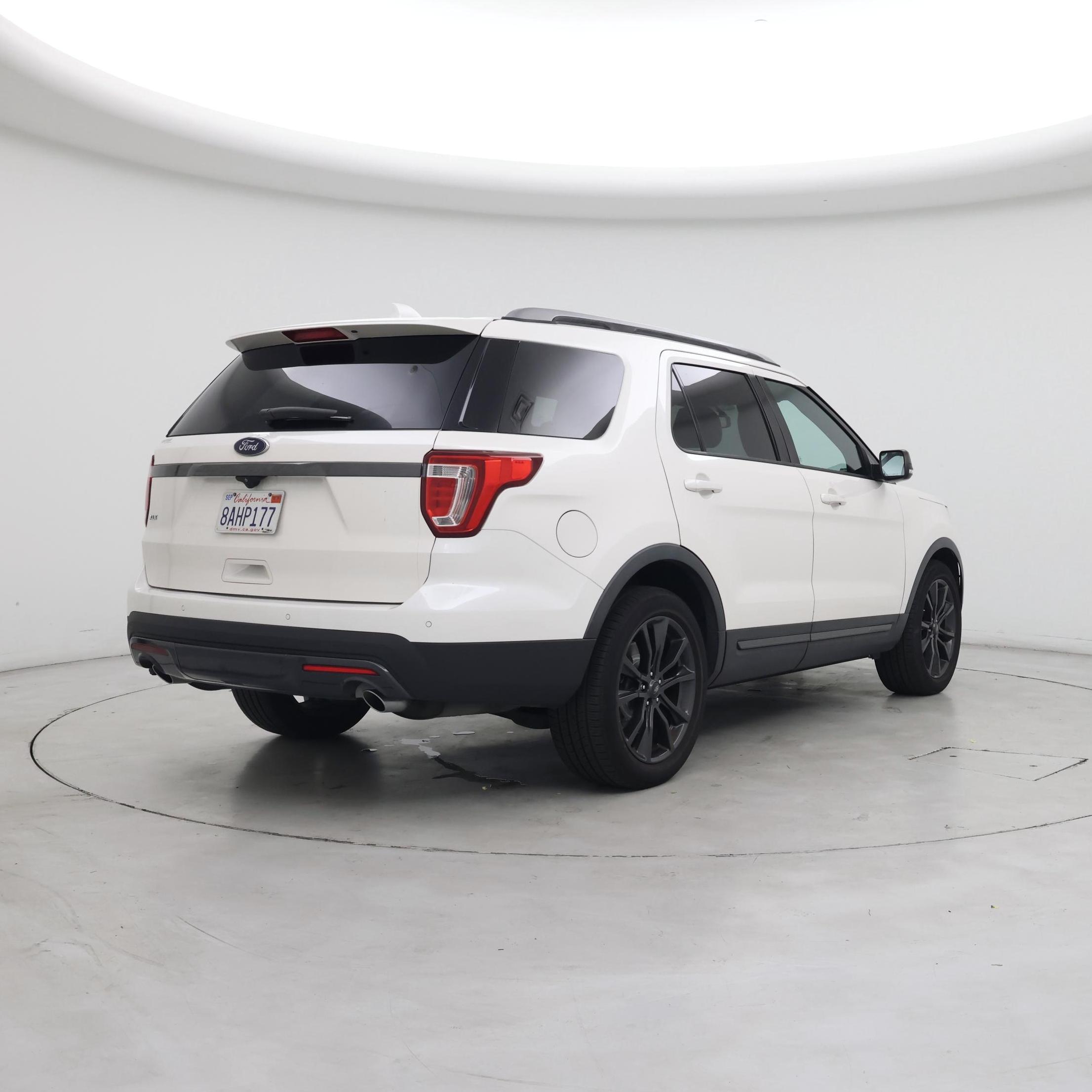 Thumbnail: 2017 Ford Explorer - 8
