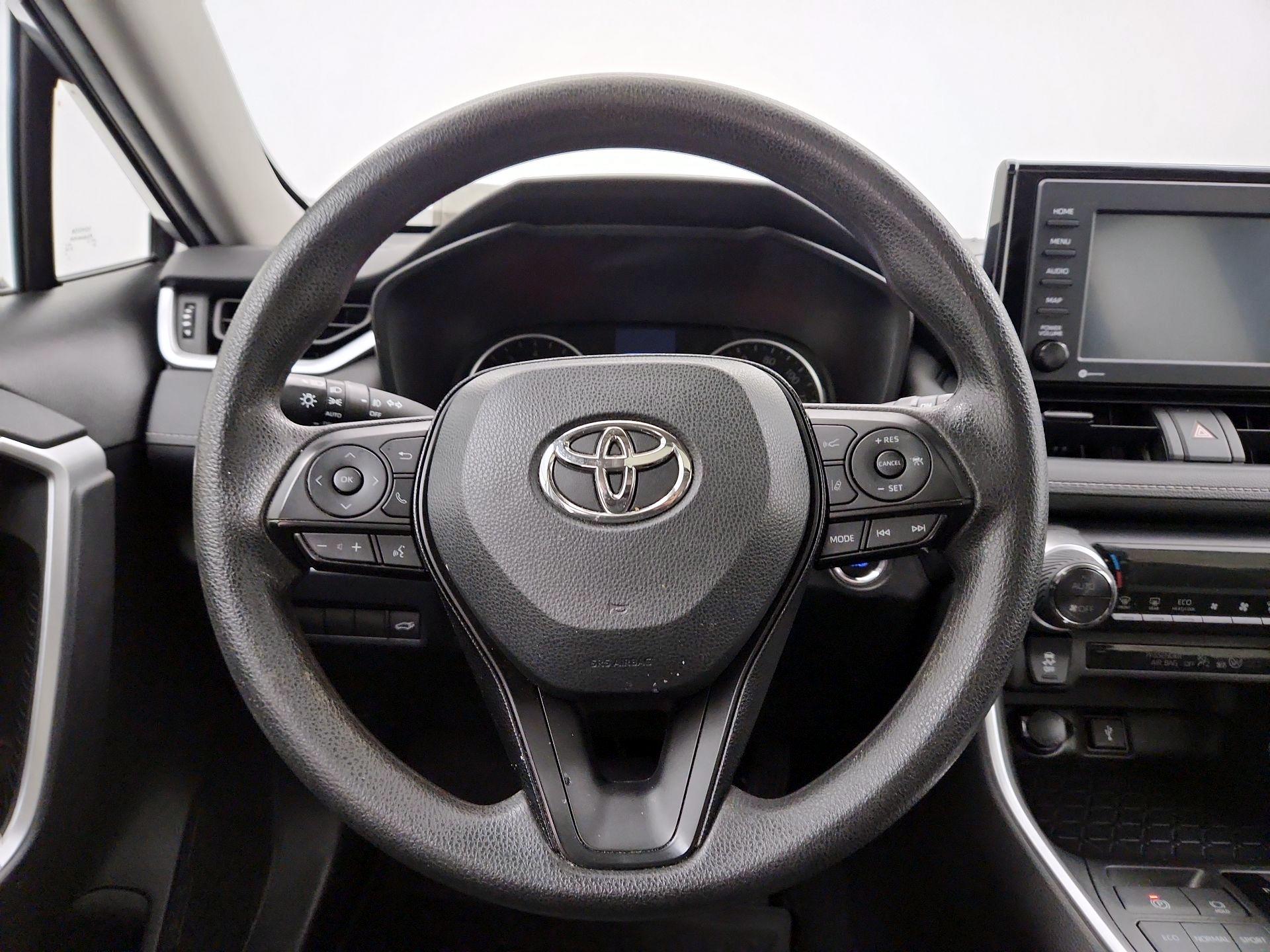 Thumbnail: 2020 Toyota RAV4 - 10