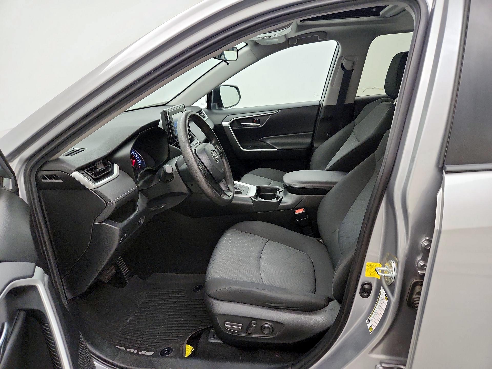 Thumbnail: 2020 Toyota RAV4 - 11