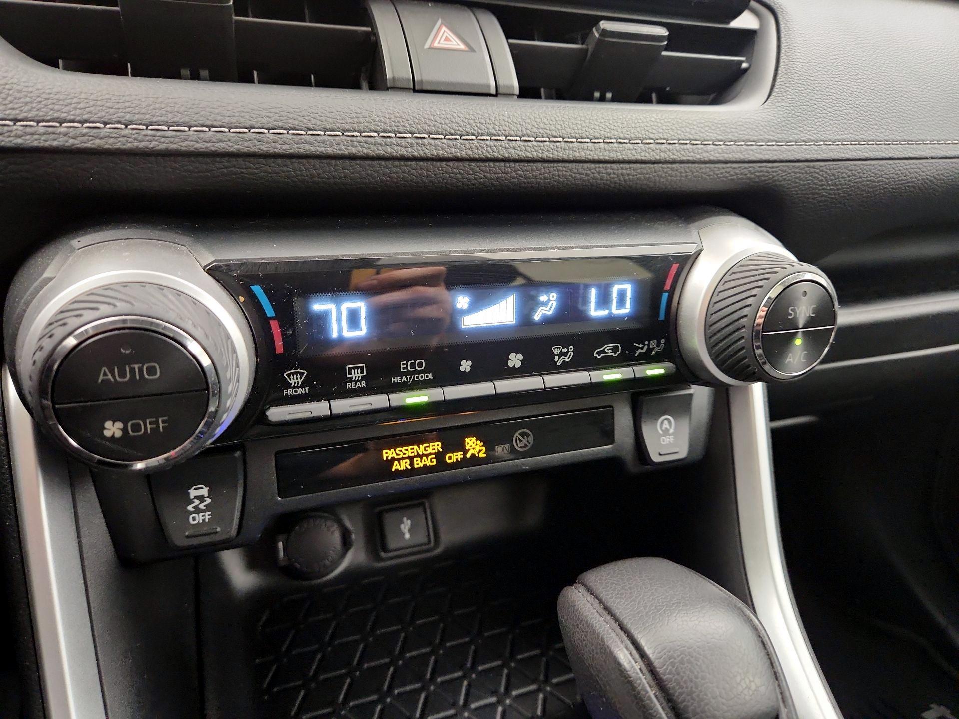 Thumbnail: 2020 Toyota RAV4 - 16