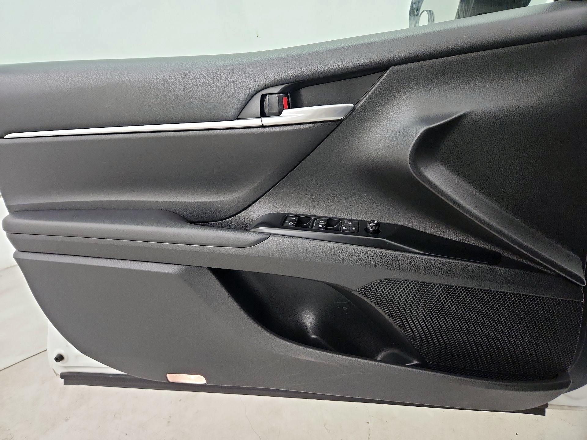 Thumbnail: 2018 Toyota Camry - 12