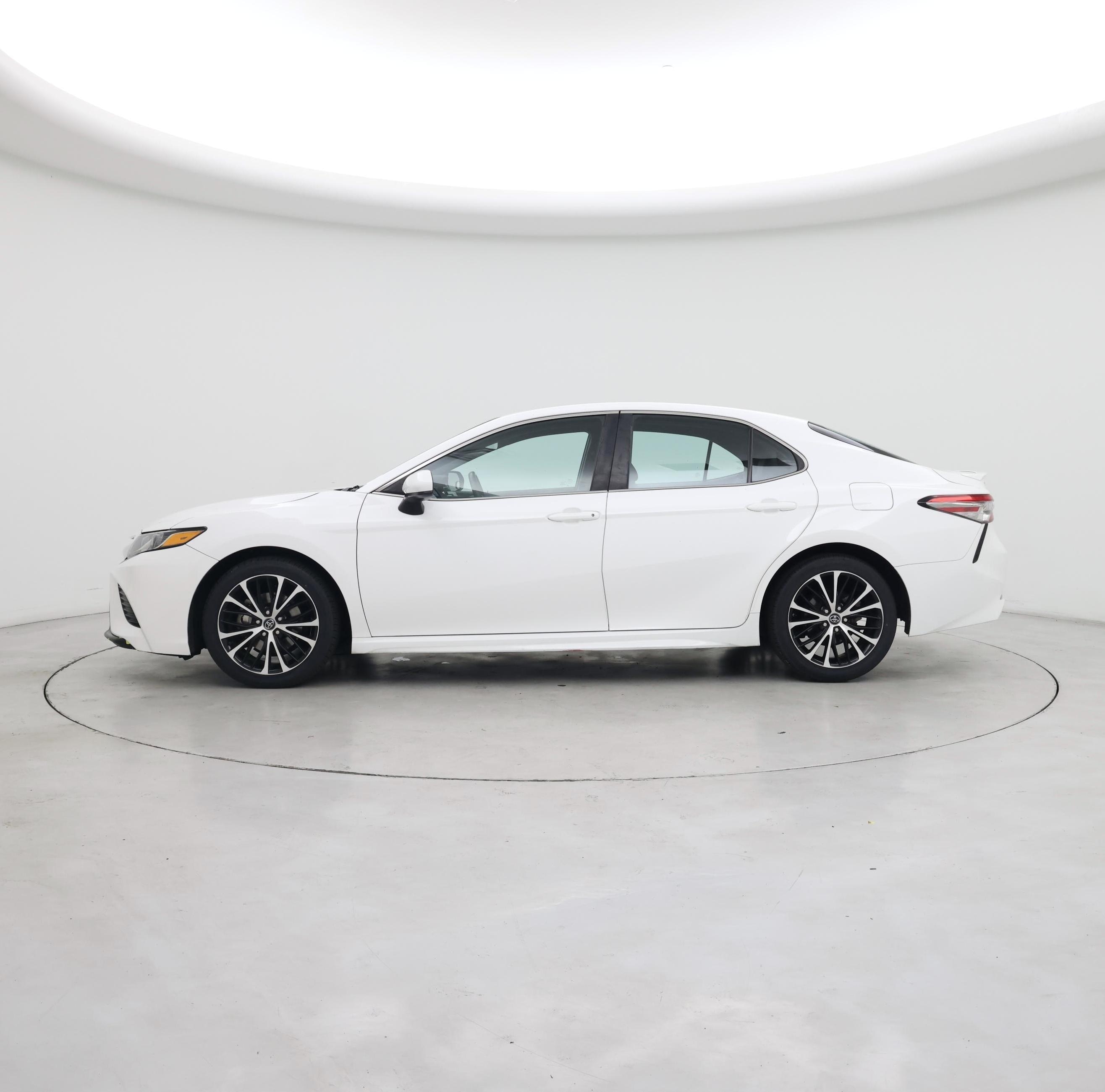 Thumbnail: 2018 Toyota Camry - 3