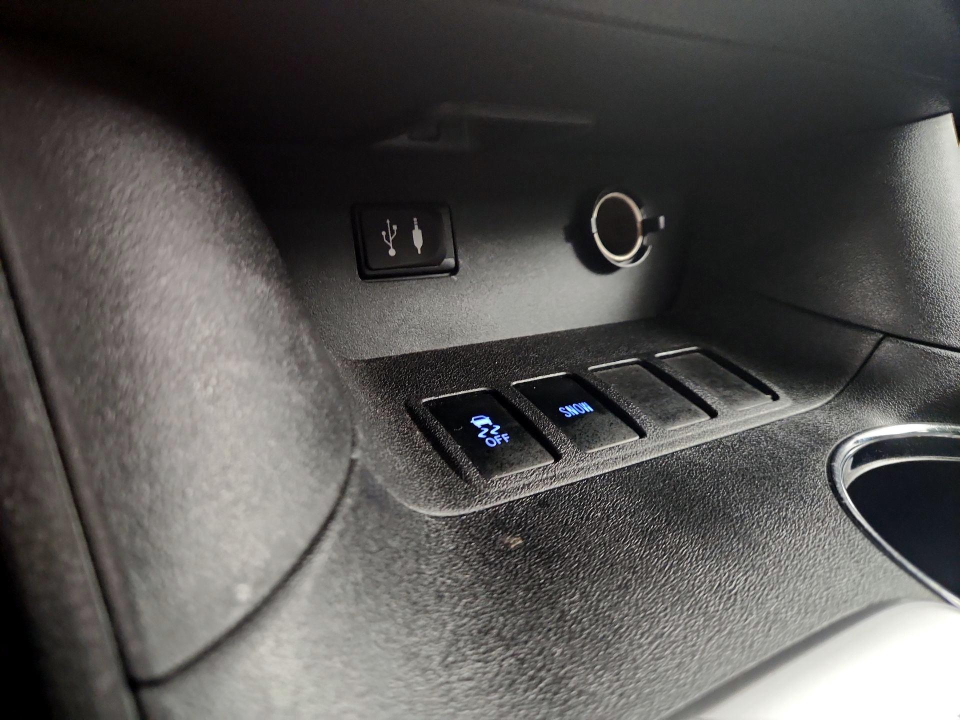 Thumbnail: 2014 Toyota Highlander - 18