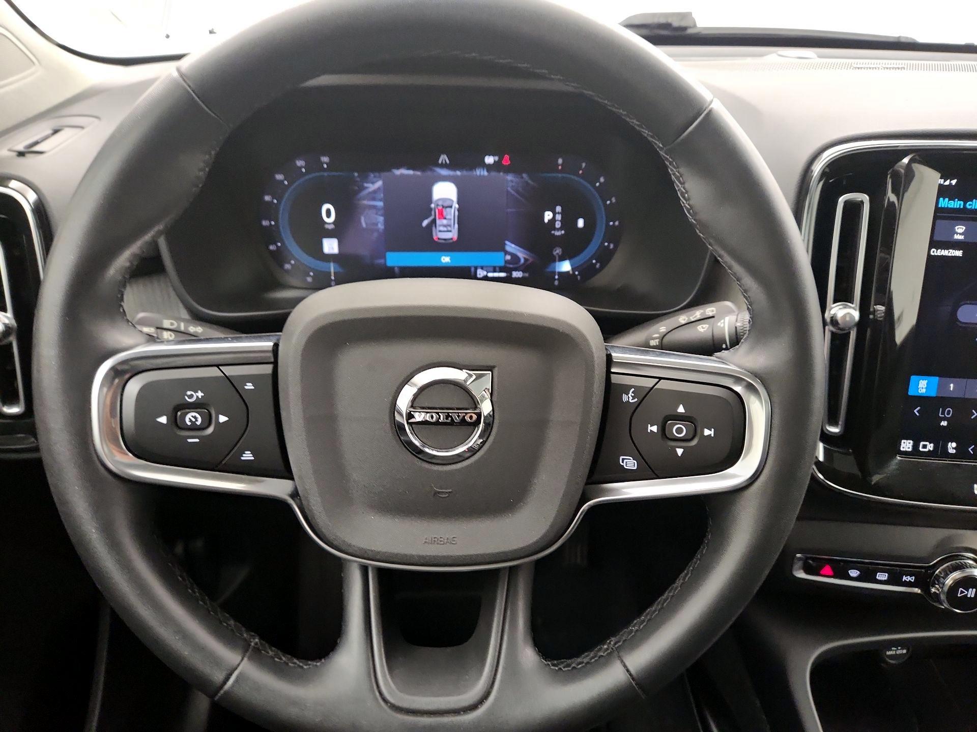 Thumbnail: 2023 Volvo XC40 - 10
