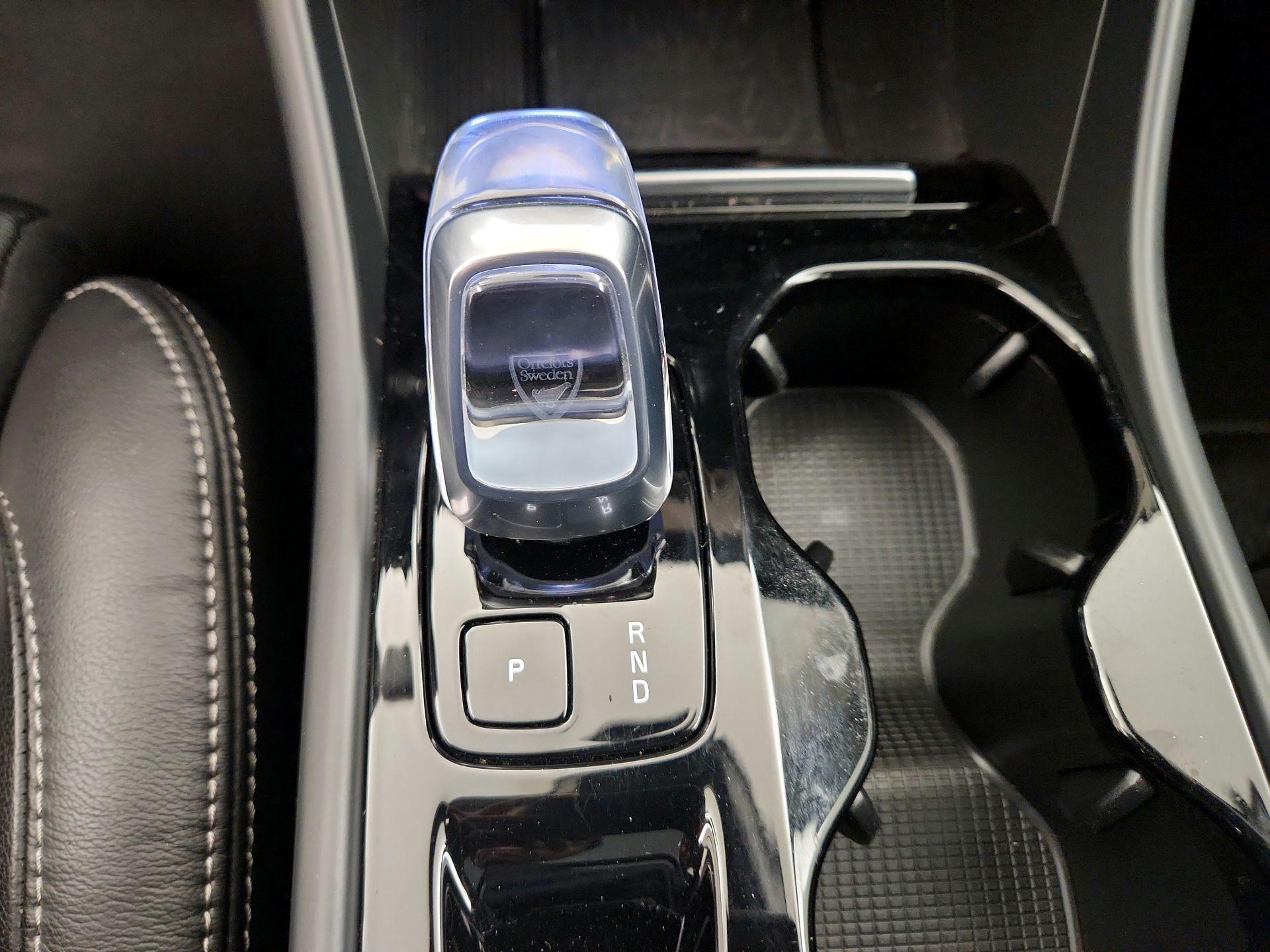 Thumbnail: 2023 Volvo XC40 - 18