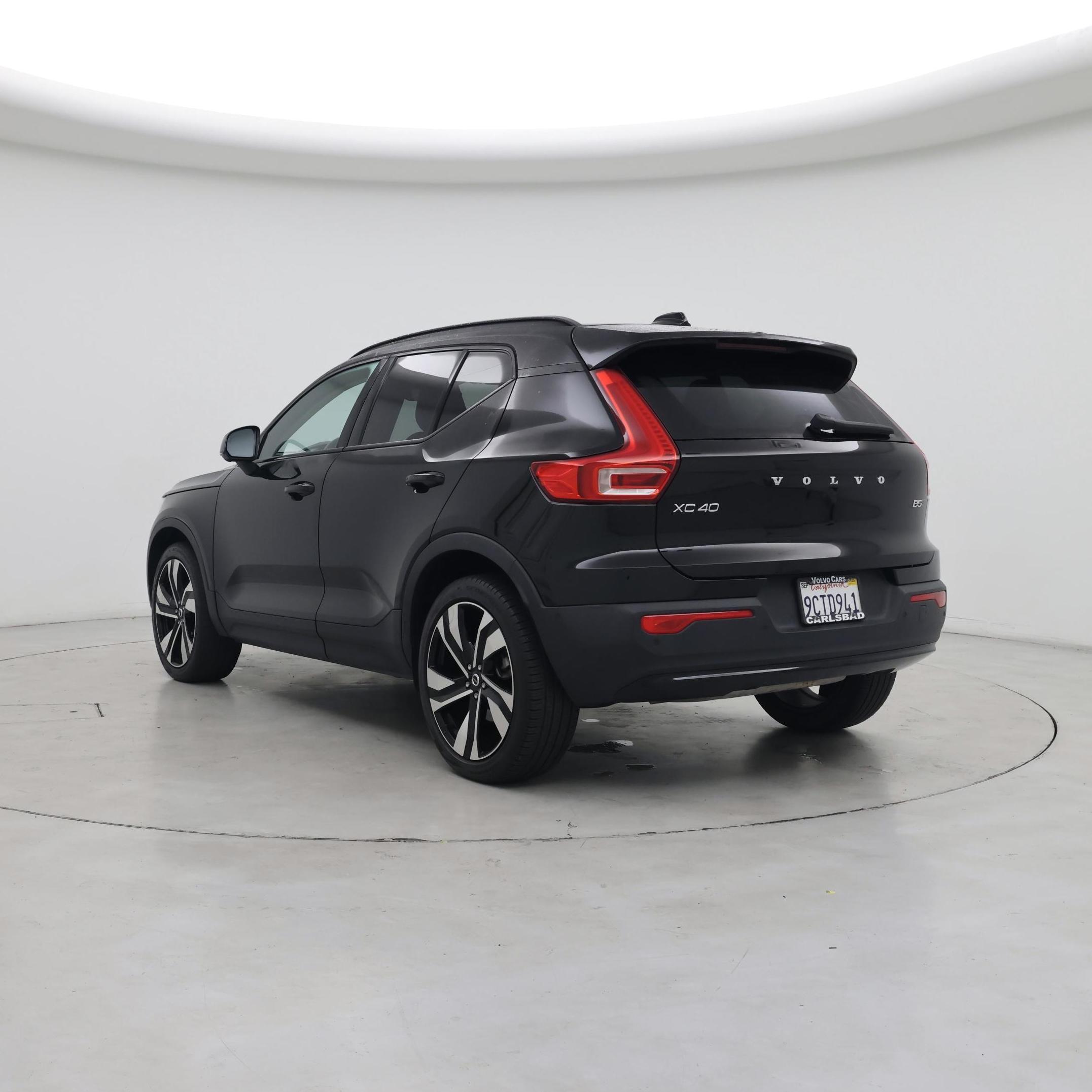 Thumbnail: 2023 Volvo XC40 - 2