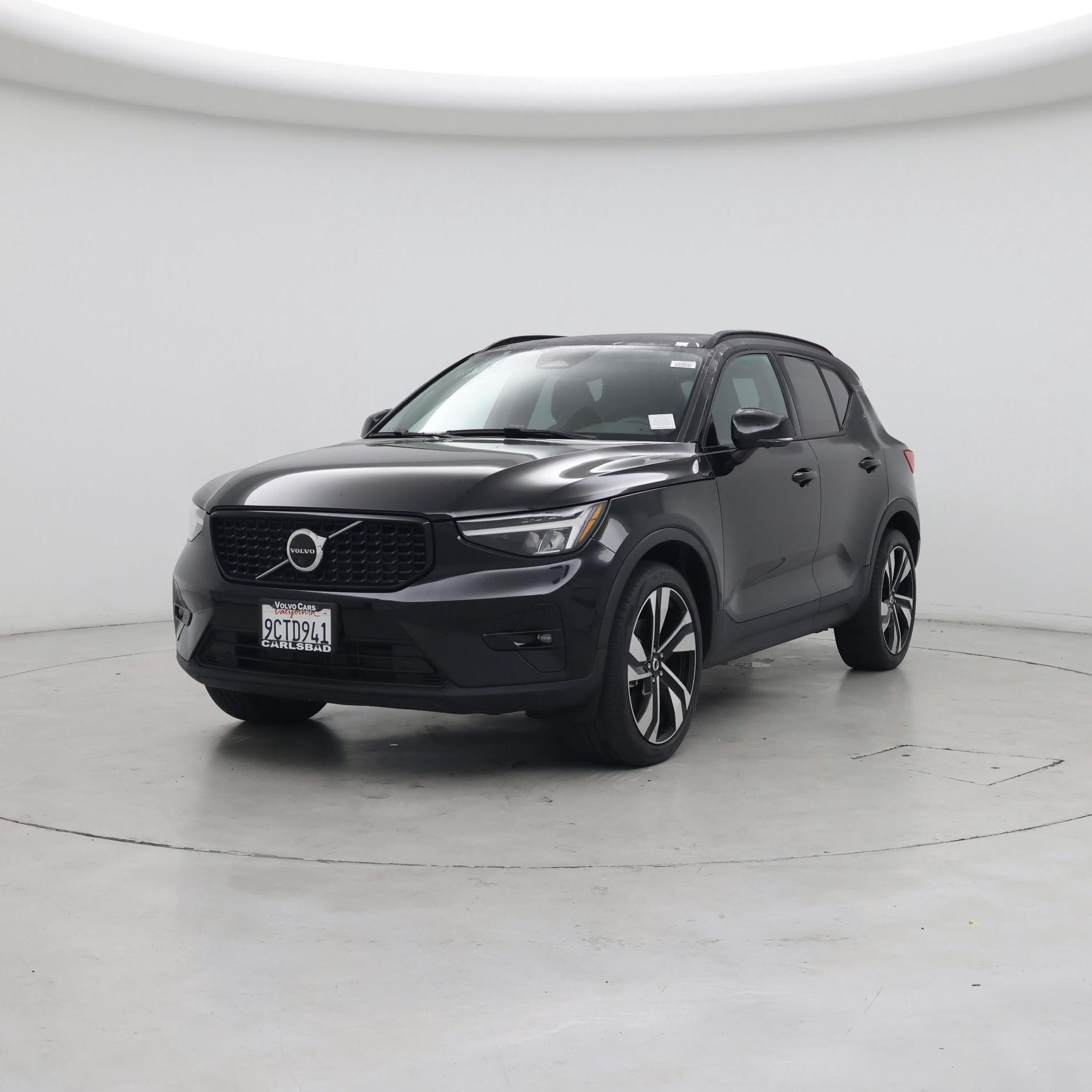 Thumbnail: 2023 Volvo XC40 - 4