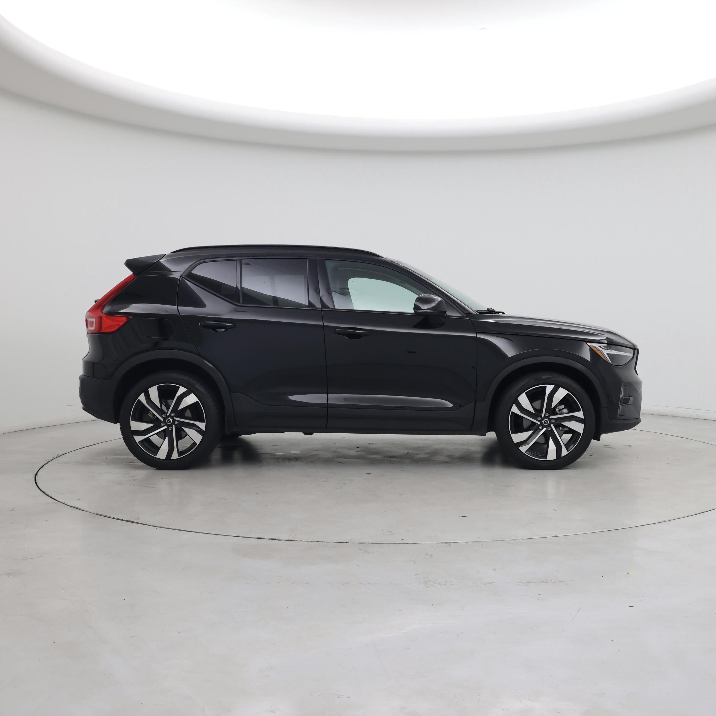 Thumbnail: 2023 Volvo XC40 - 7