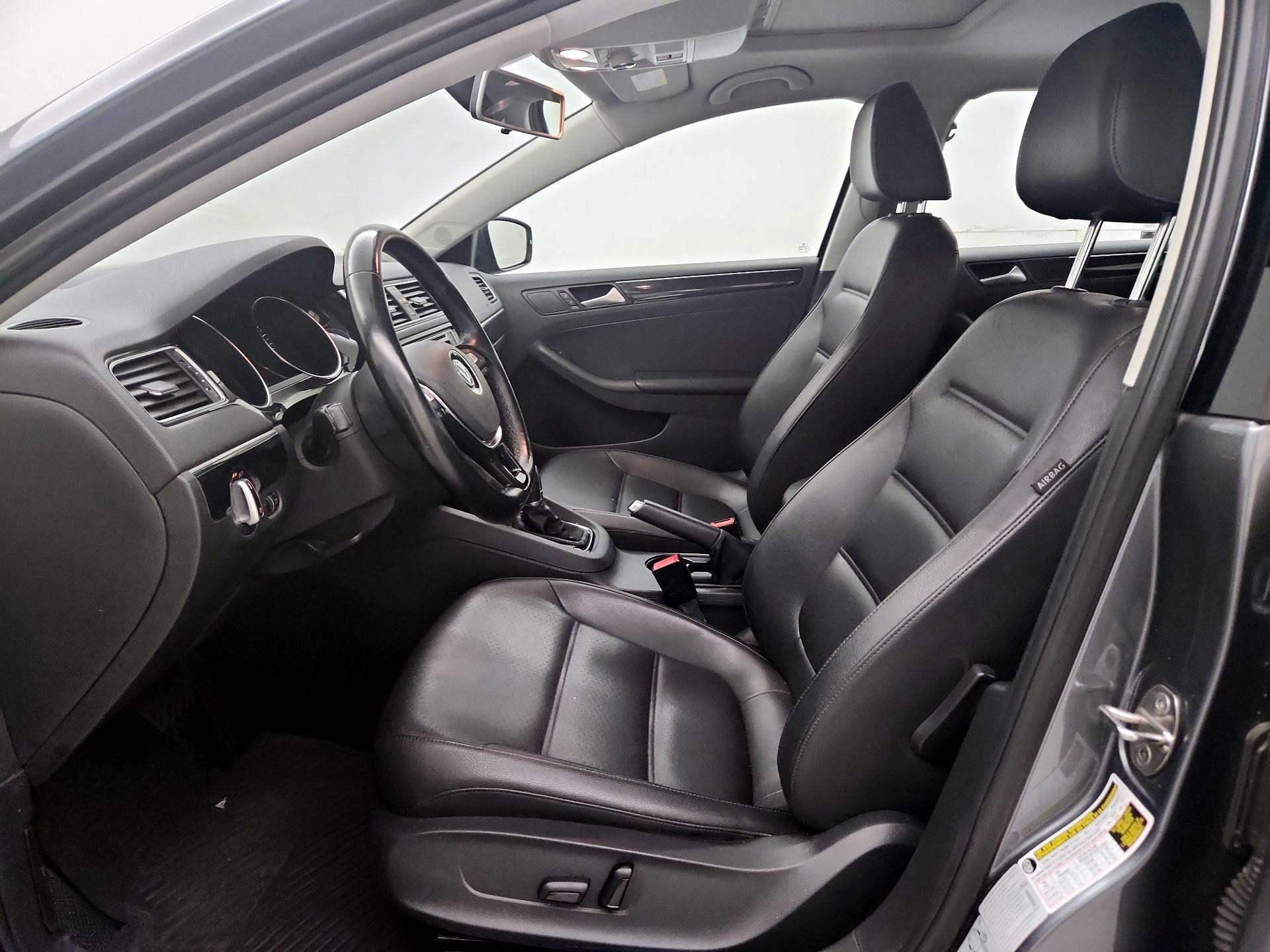 Thumbnail: 2017 Volkswagen Jetta - 11