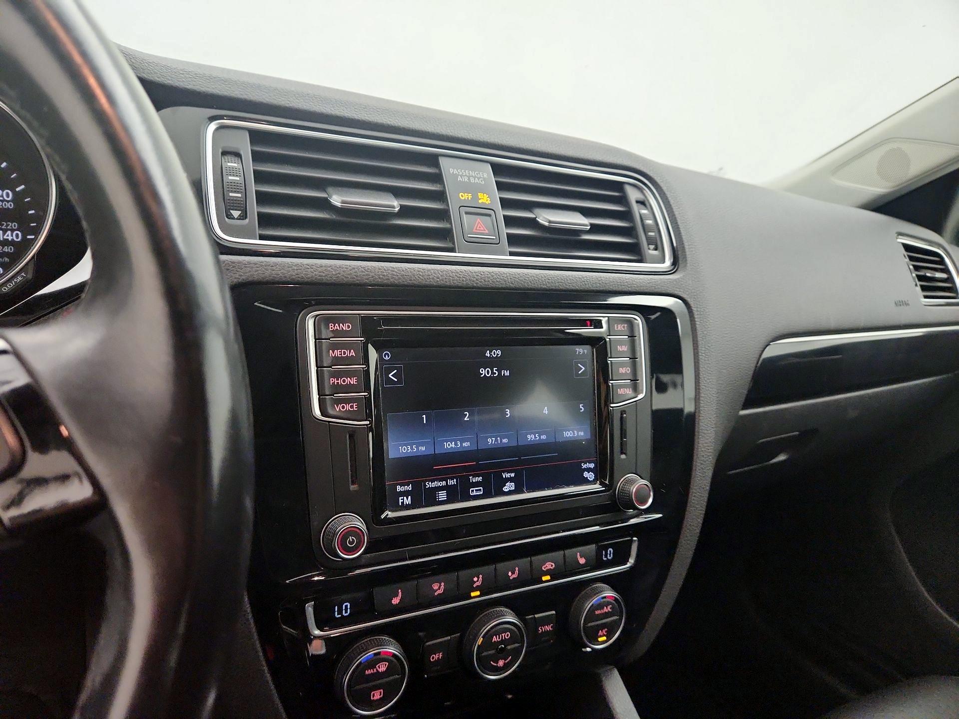 Thumbnail: 2017 Volkswagen Jetta - 15