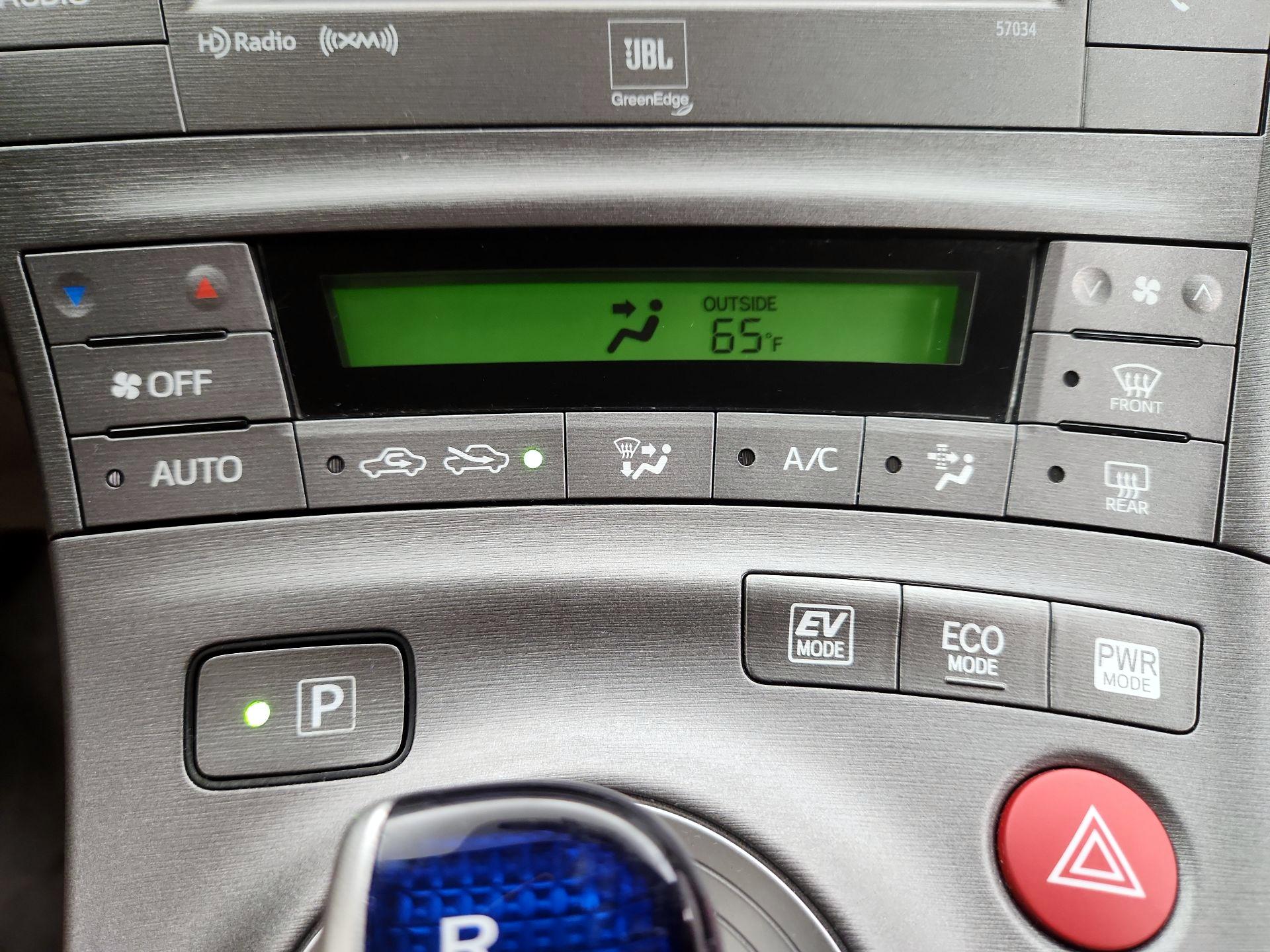 Thumbnail: 2014 Toyota Prius - 16