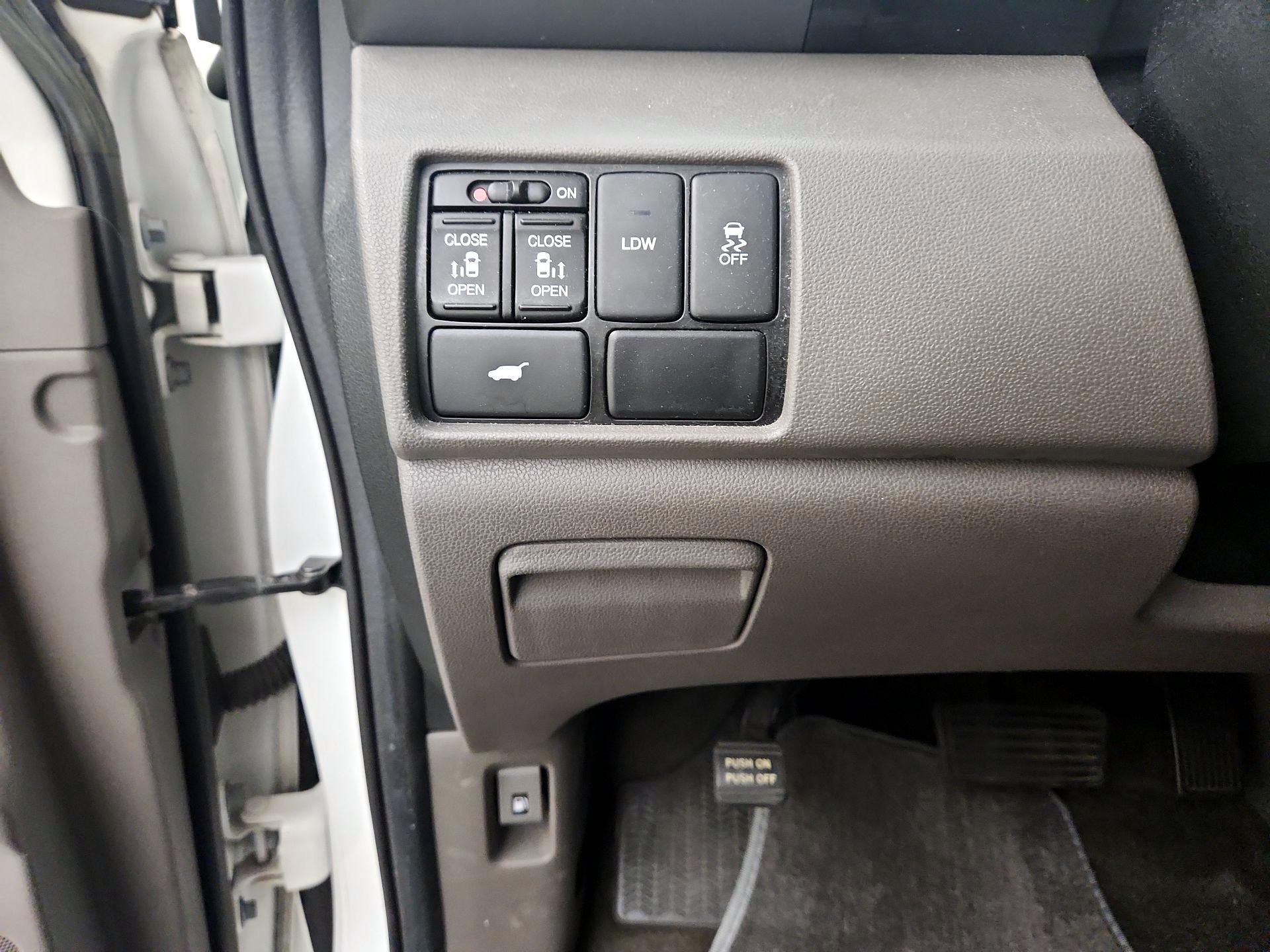 Thumbnail: 2014 Honda Odyssey - 13