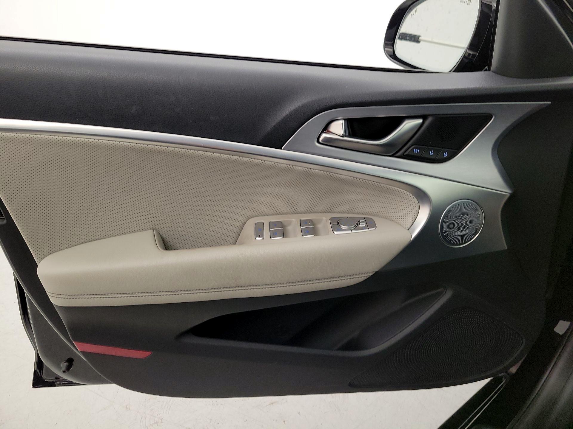 Thumbnail: 2020 Genesis G70 - 12