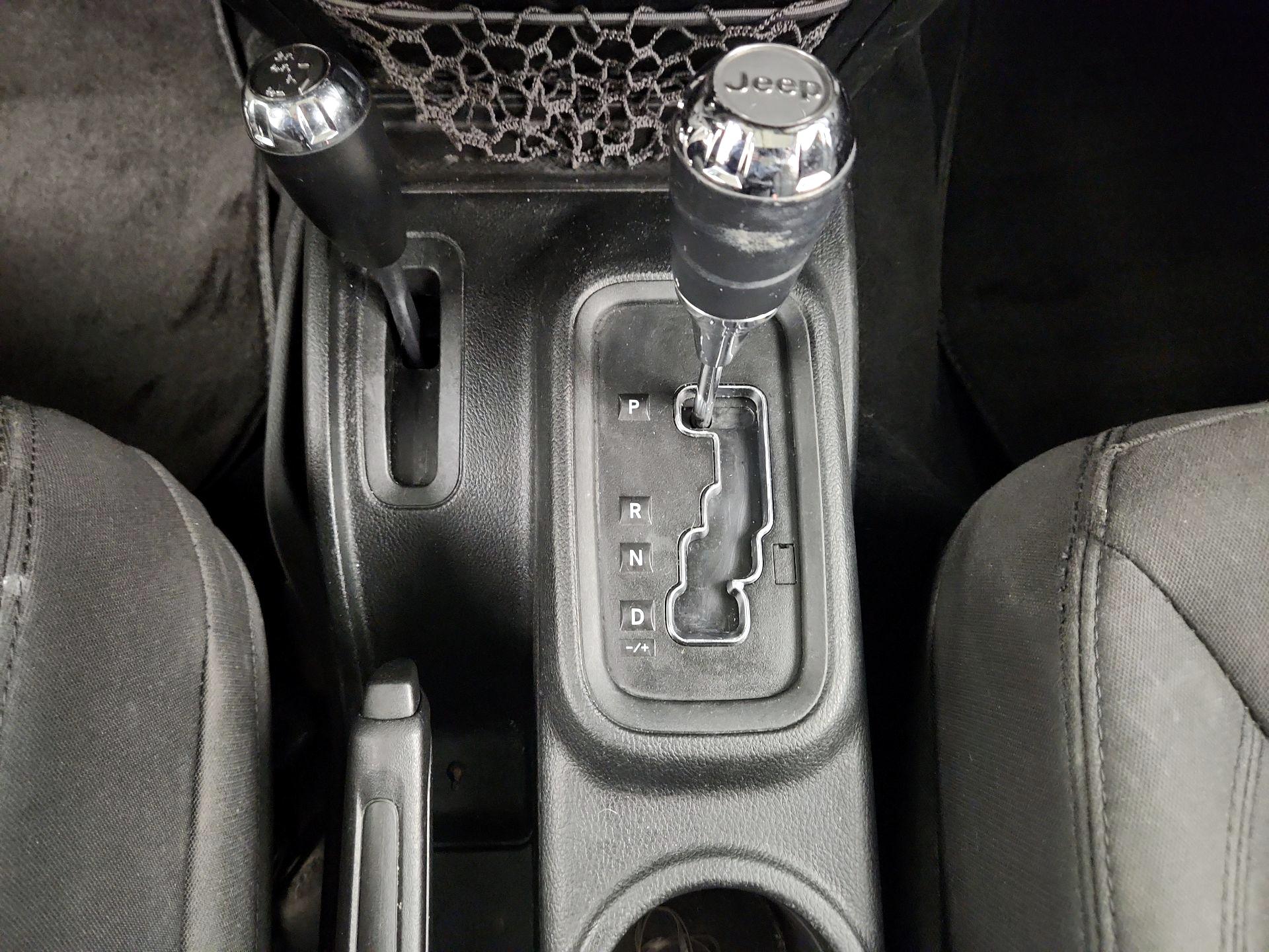 Thumbnail: 2018 Jeep Wrangler - 15