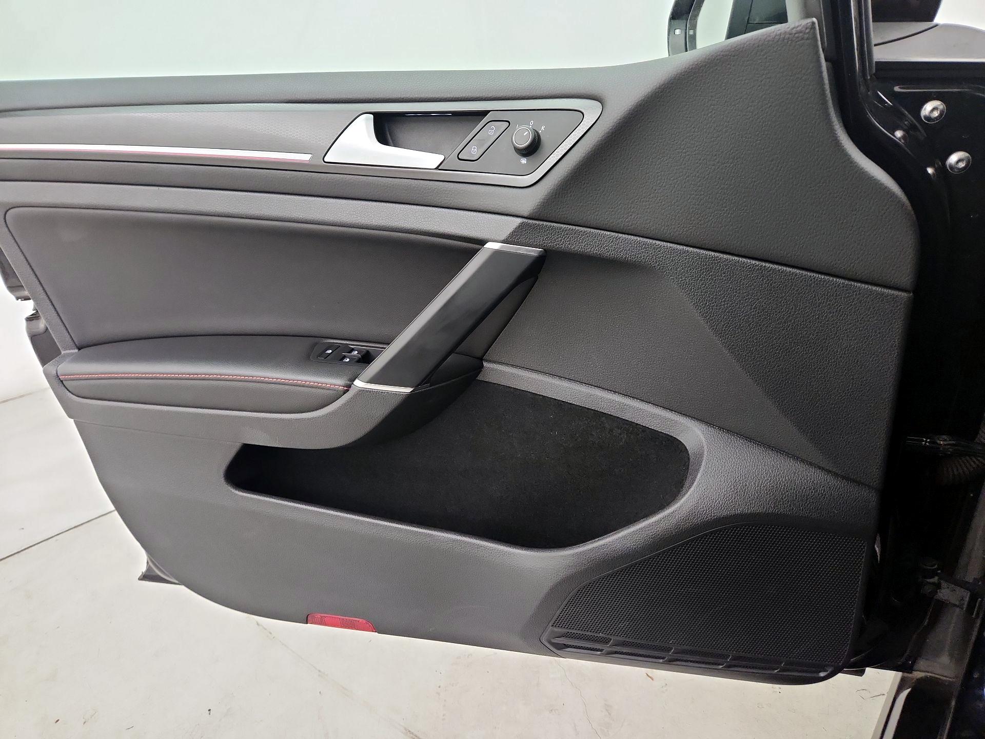 Thumbnail: 2019 Volkswagen Golf - 12