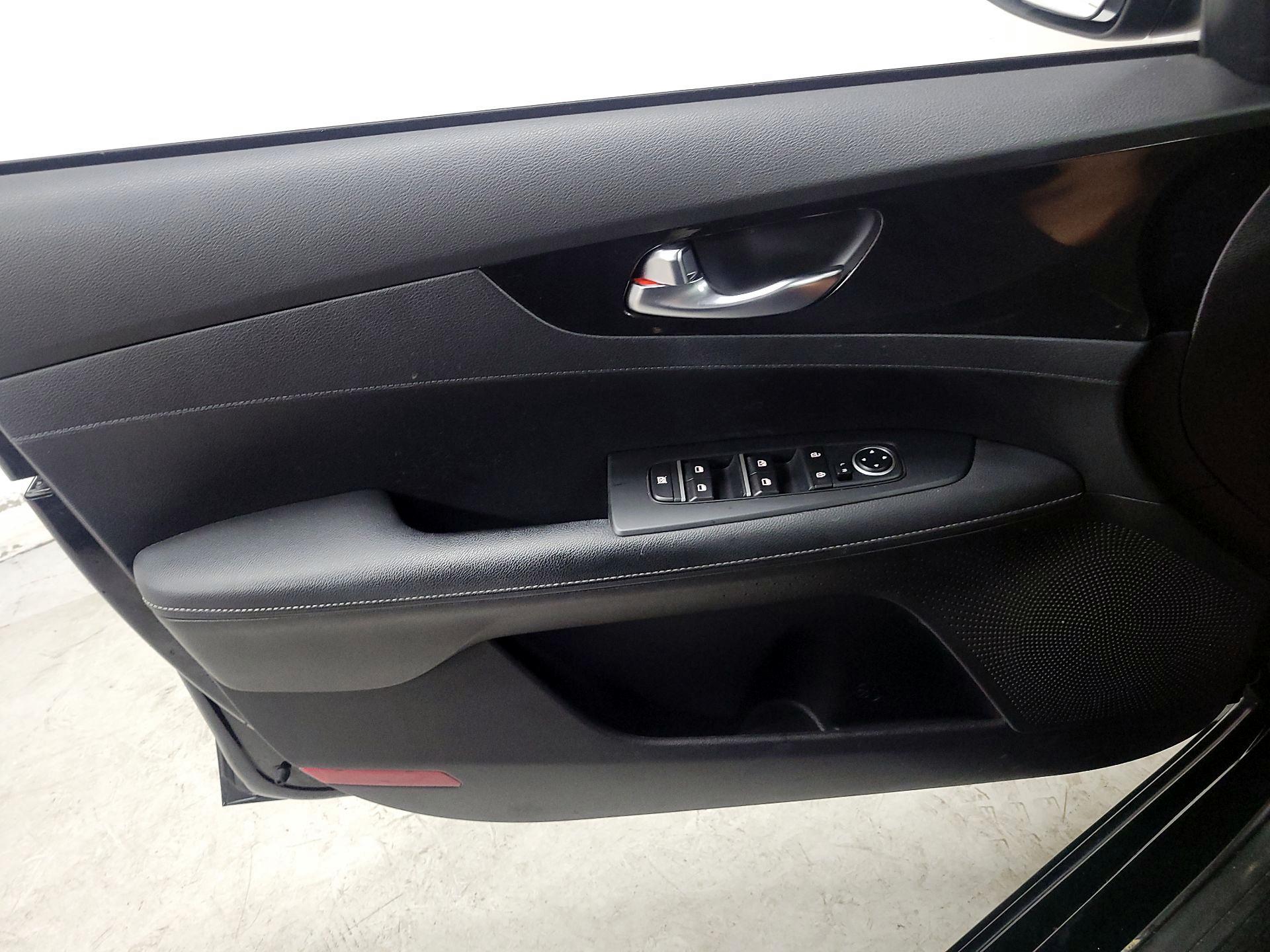 Thumbnail: 2021 Kia Forte - 18