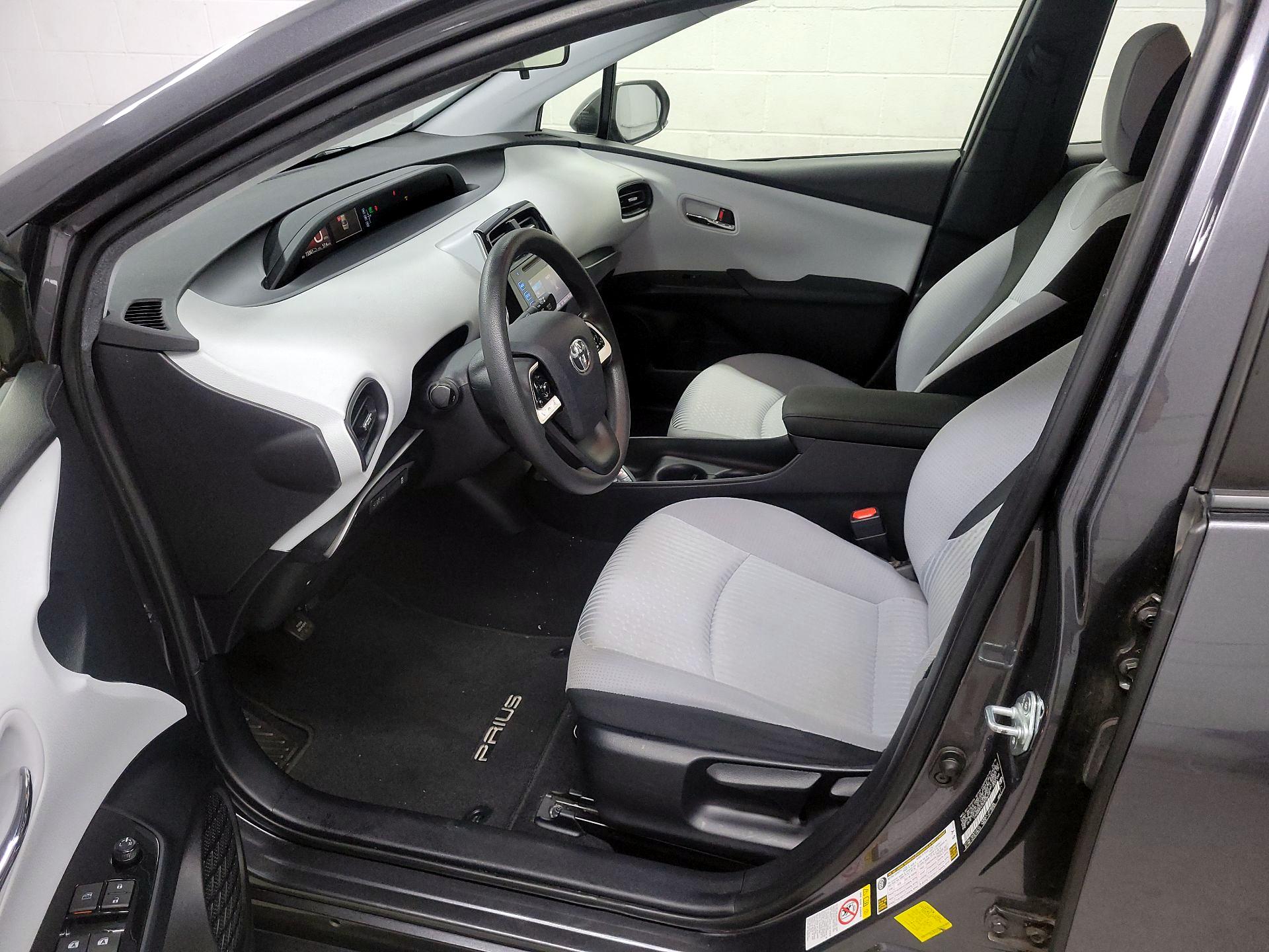 Thumbnail: 2016 Toyota Prius - 11