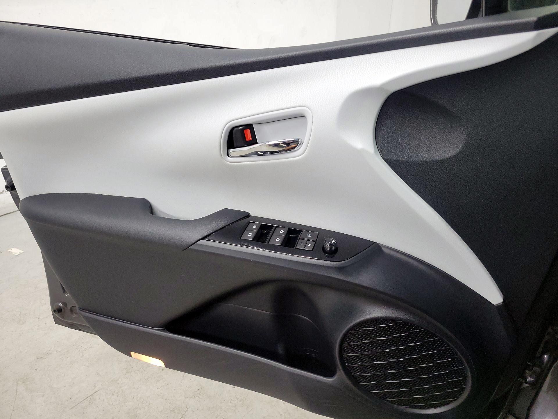 Thumbnail: 2016 Toyota Prius - 12