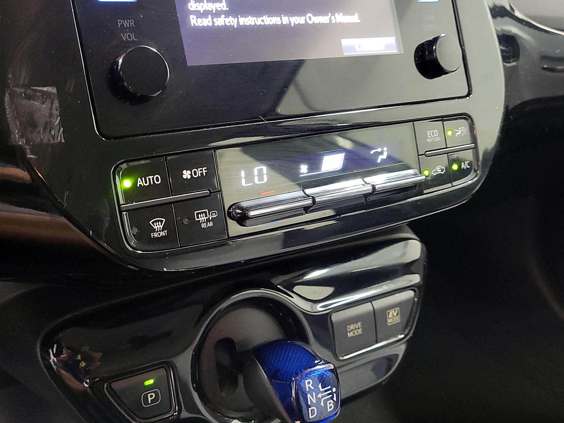 Thumbnail: 2016 Toyota Prius - 16