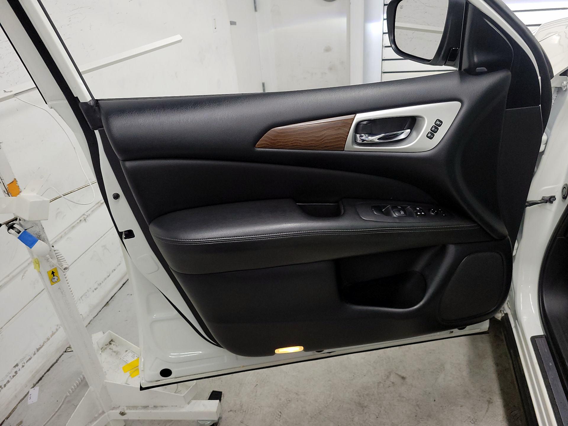 Thumbnail: 2018 Nissan Pathfinder - 12