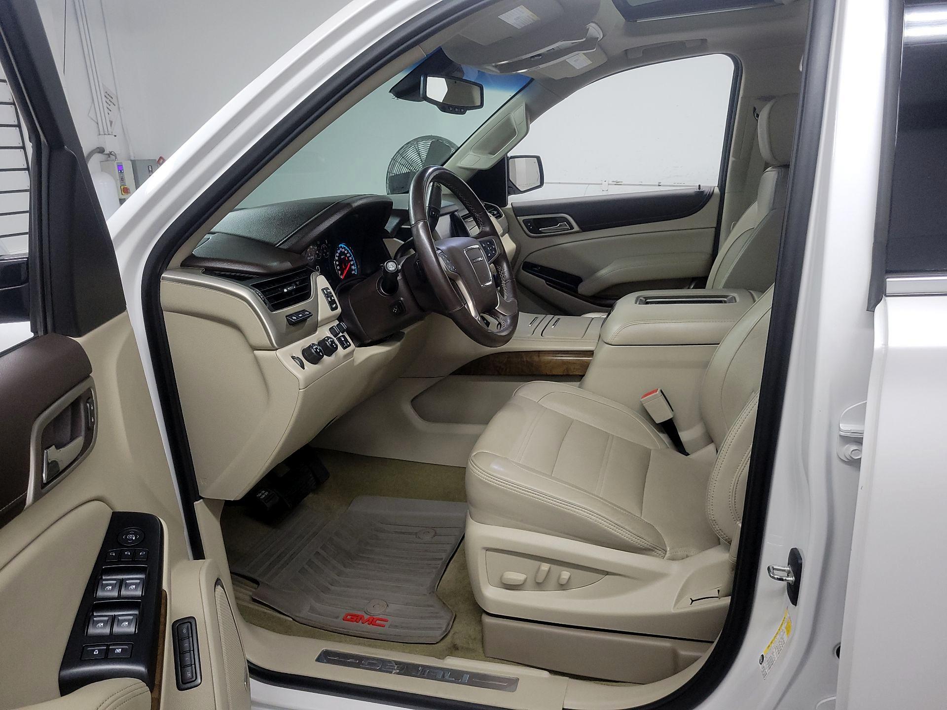 Thumbnail: 2019 GMC Yukon XL - 11