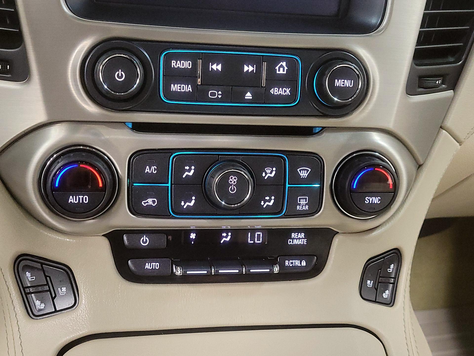 Thumbnail: 2019 GMC Yukon XL - 17