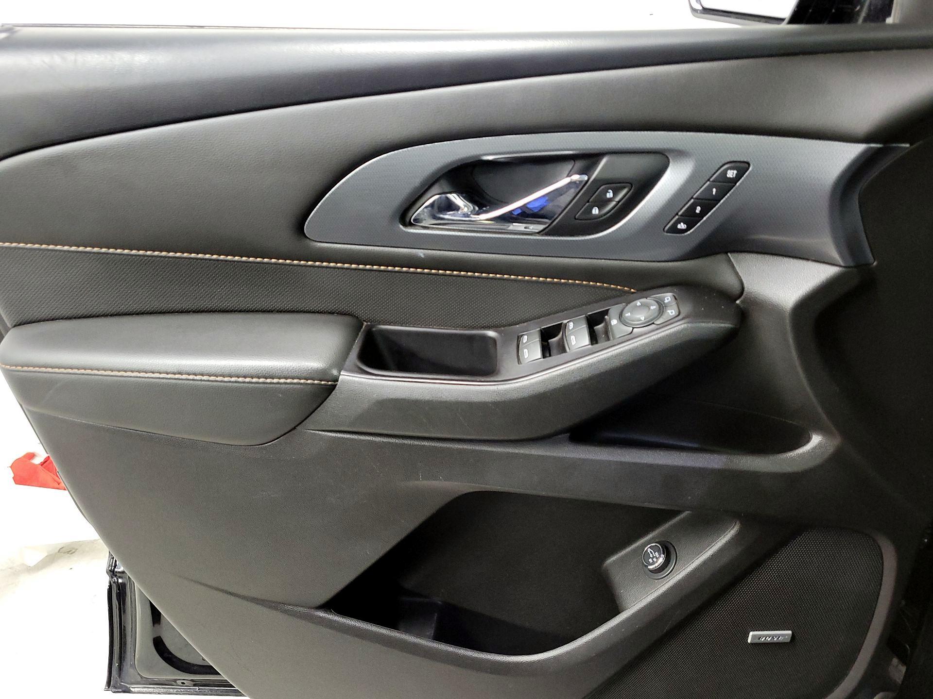 Thumbnail: 2020 Chevrolet Traverse - 12