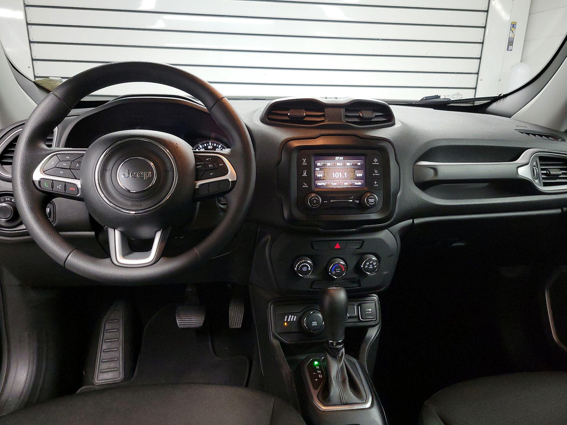 Thumbnail: 2018 Jeep Renegade - 9
