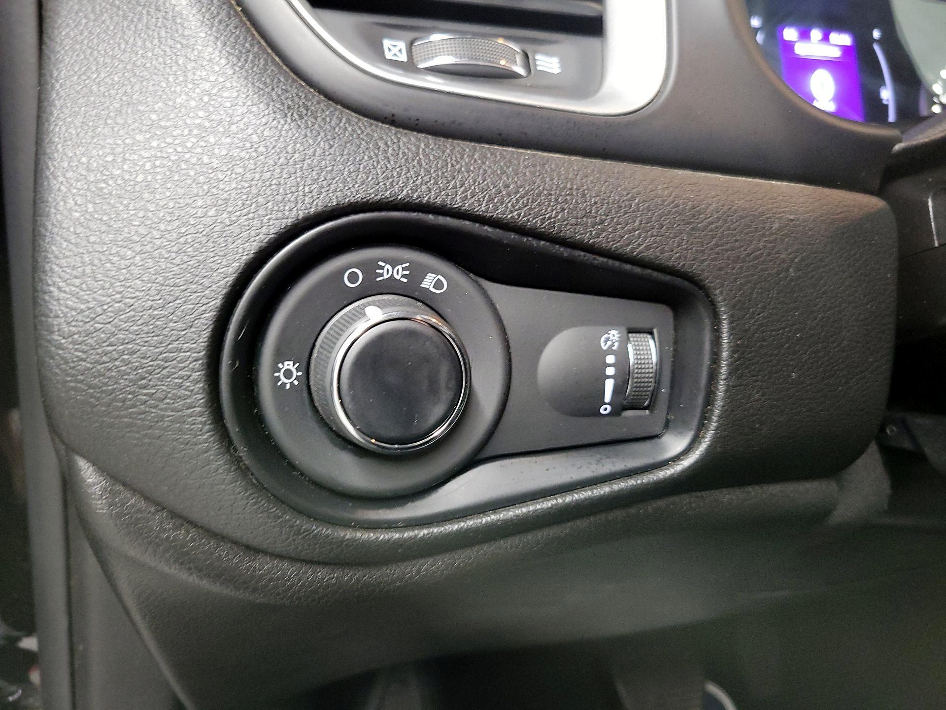 Thumbnail: 2018 Jeep Renegade - 13
