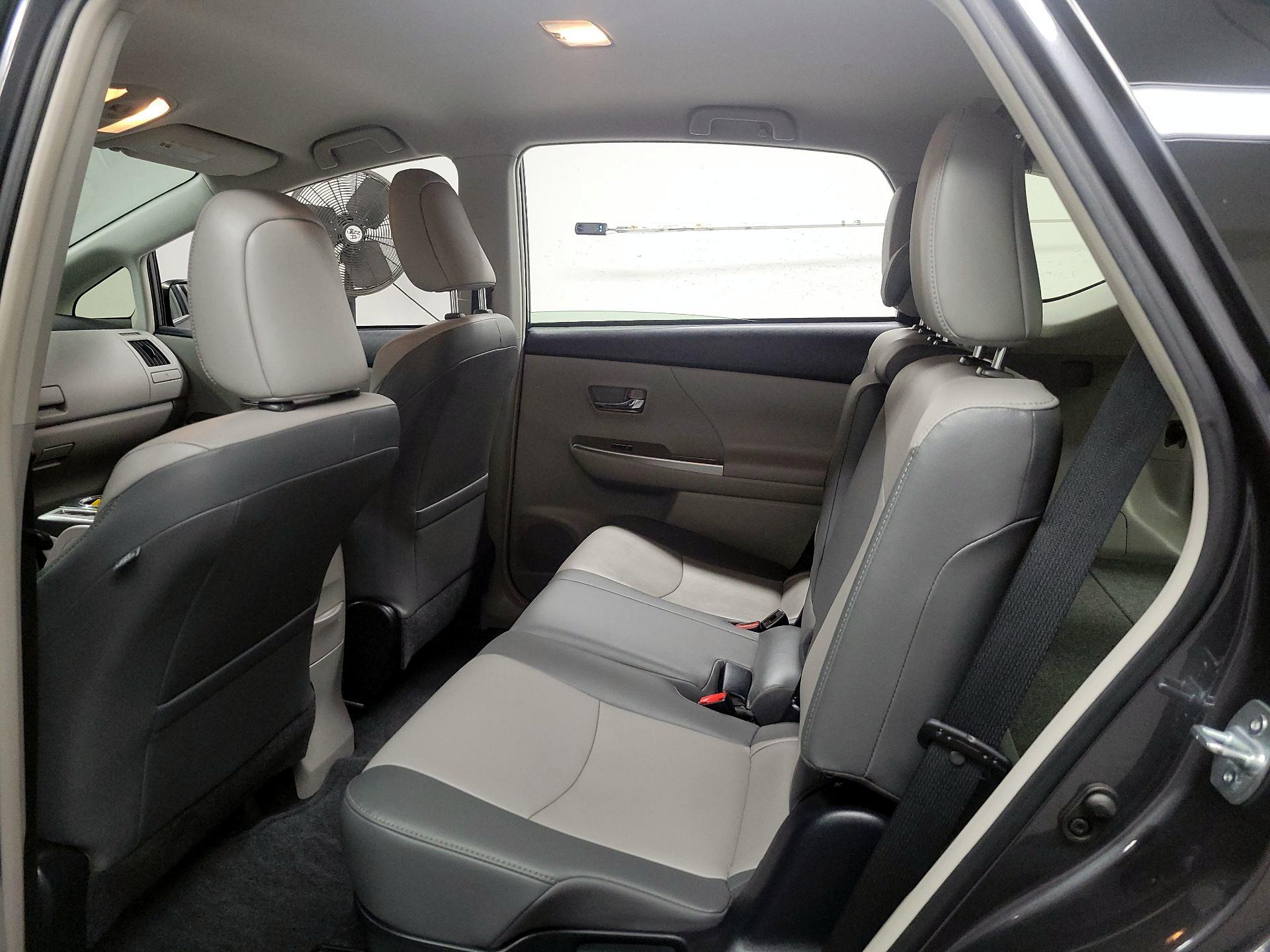 Thumbnail: 2015 Toyota Prius v - 17