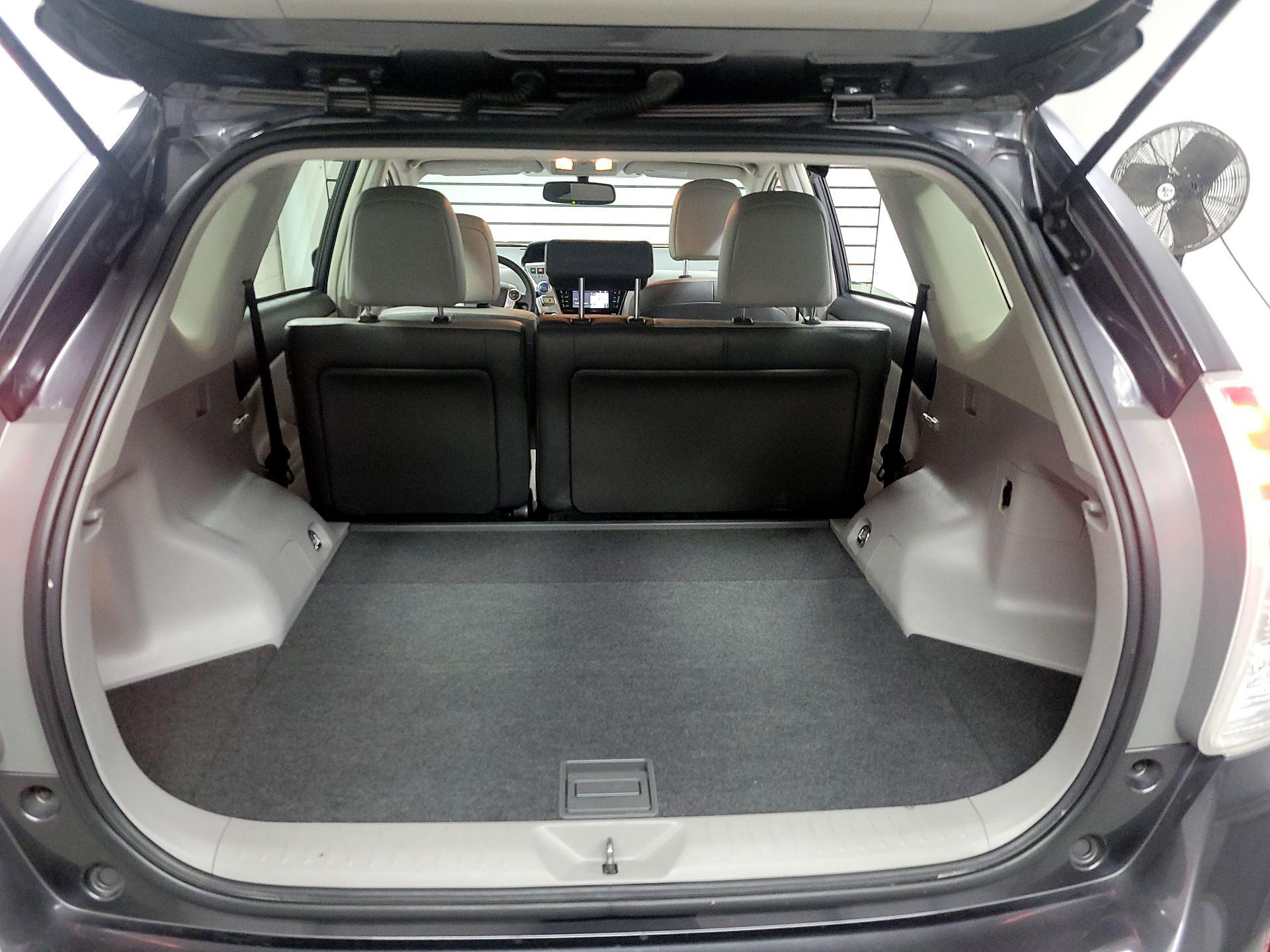 Thumbnail: 2015 Toyota Prius v - 18