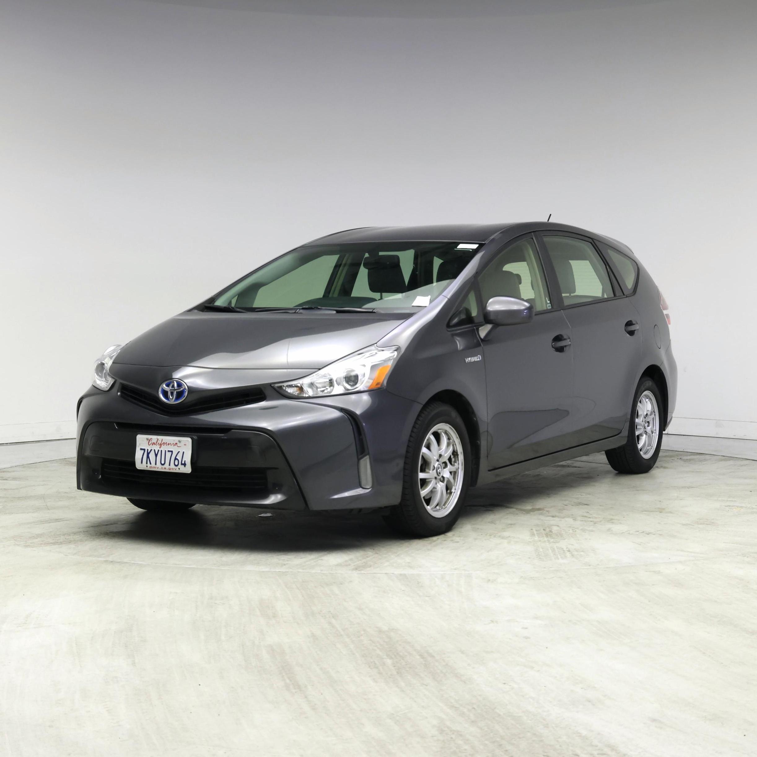 Thumbnail: 2015 Toyota Prius v - 4