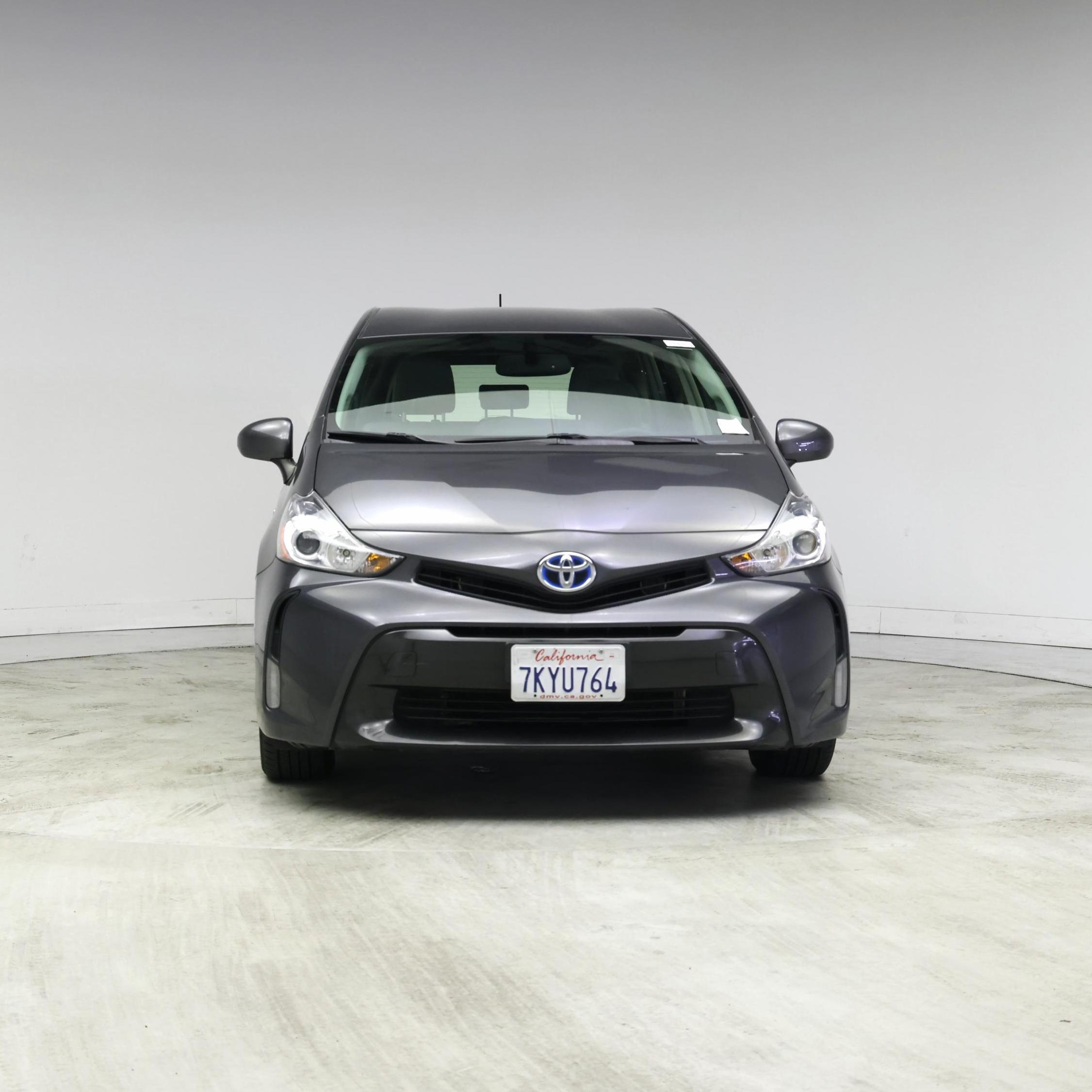 Thumbnail: 2015 Toyota Prius v - 5