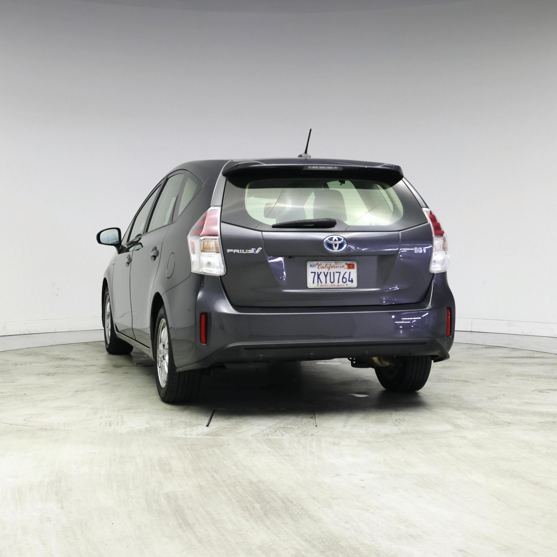 Thumbnail: 2015 Toyota Prius v - 6