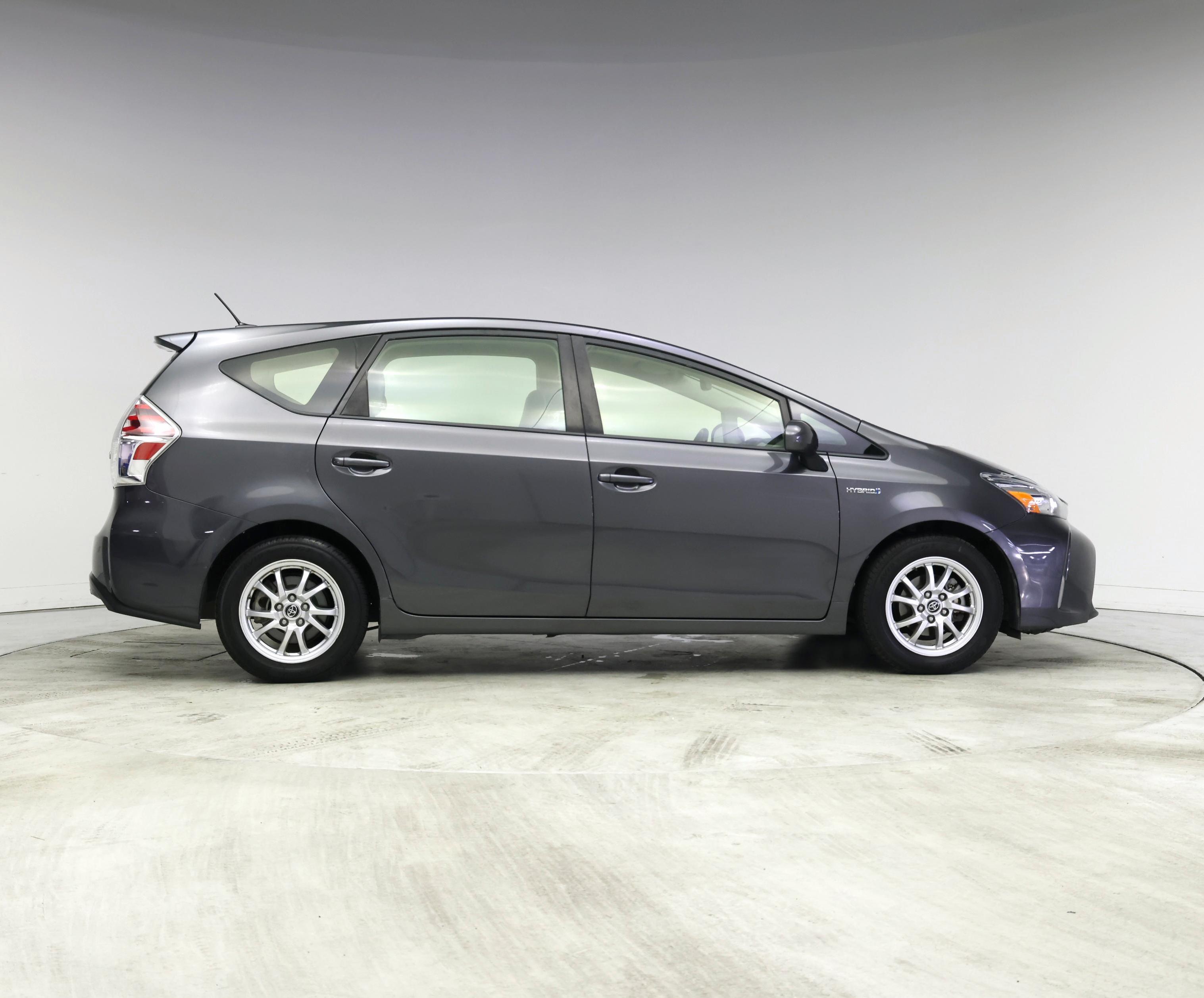 Thumbnail: 2015 Toyota Prius v - 7