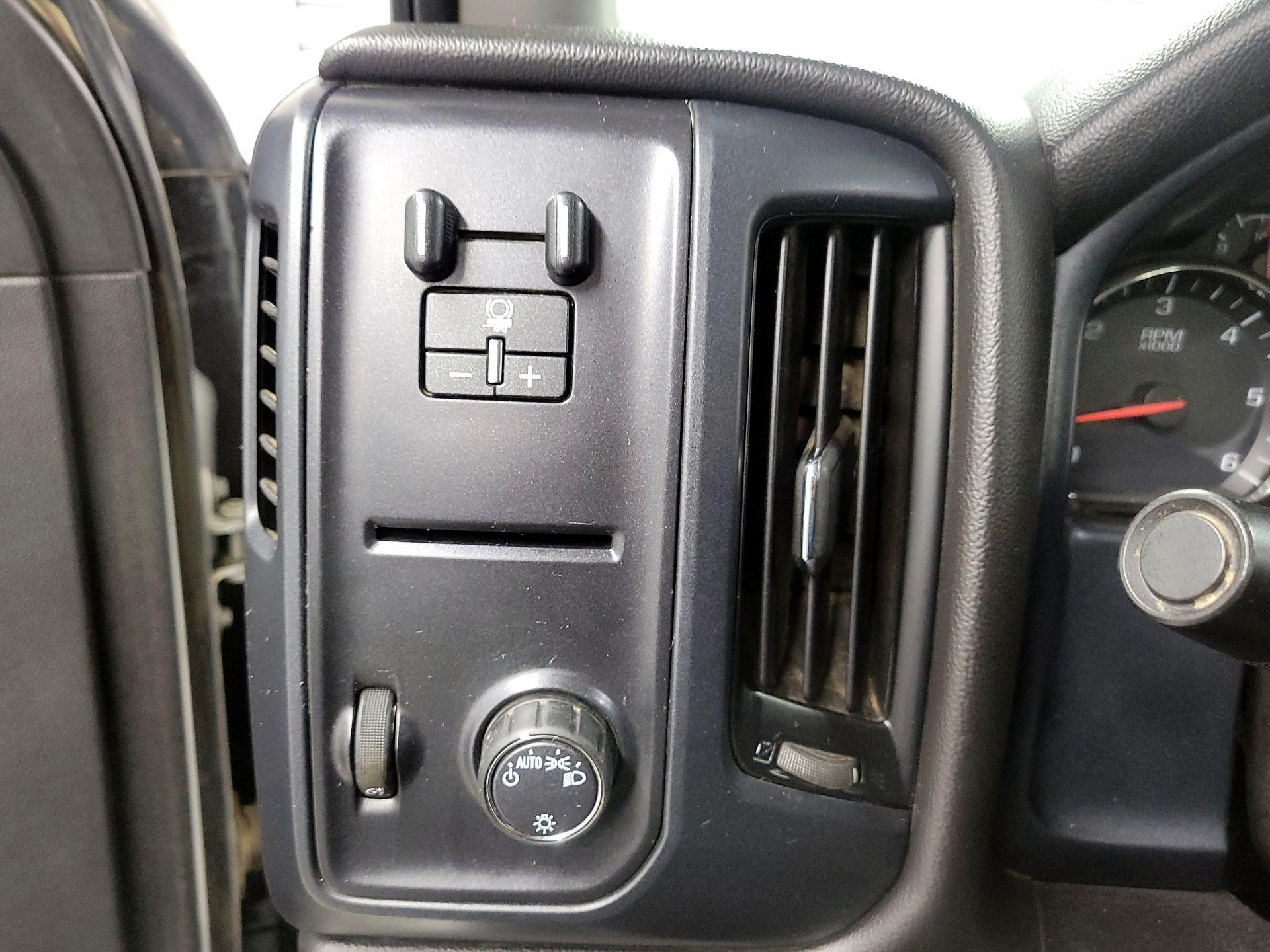 Thumbnail: 2018 Chevrolet Silverado 2500 - 13