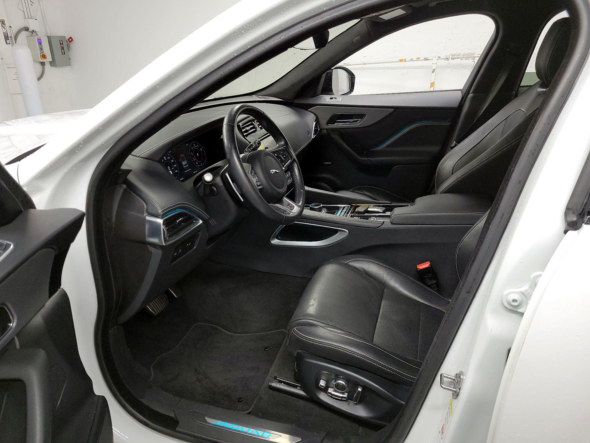 Thumbnail: 2019 Jaguar F-Pace - 11