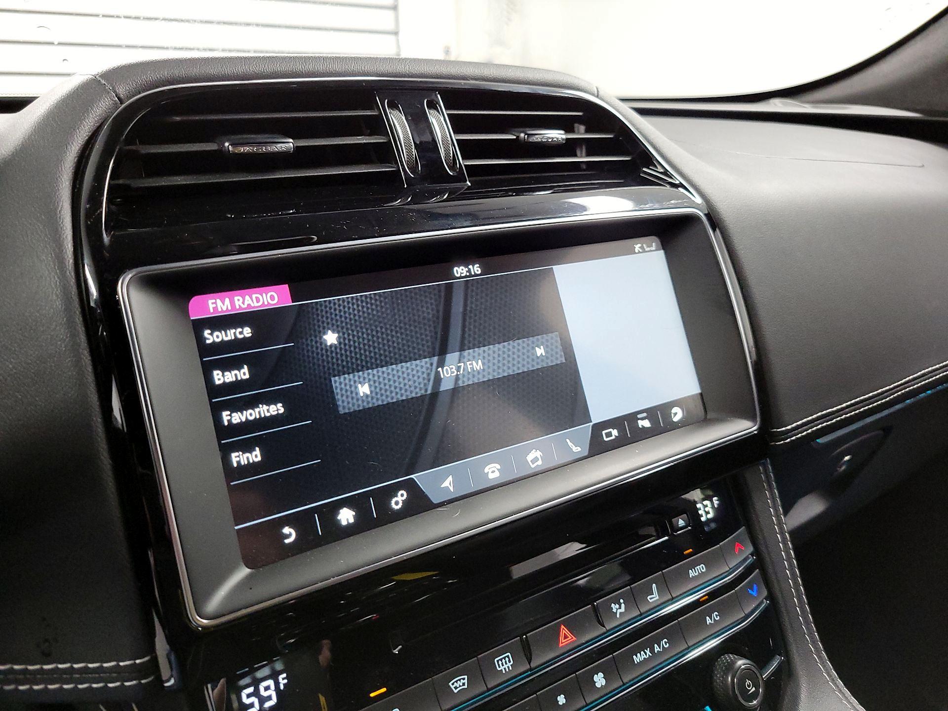 Thumbnail: 2019 Jaguar F-Pace - 16