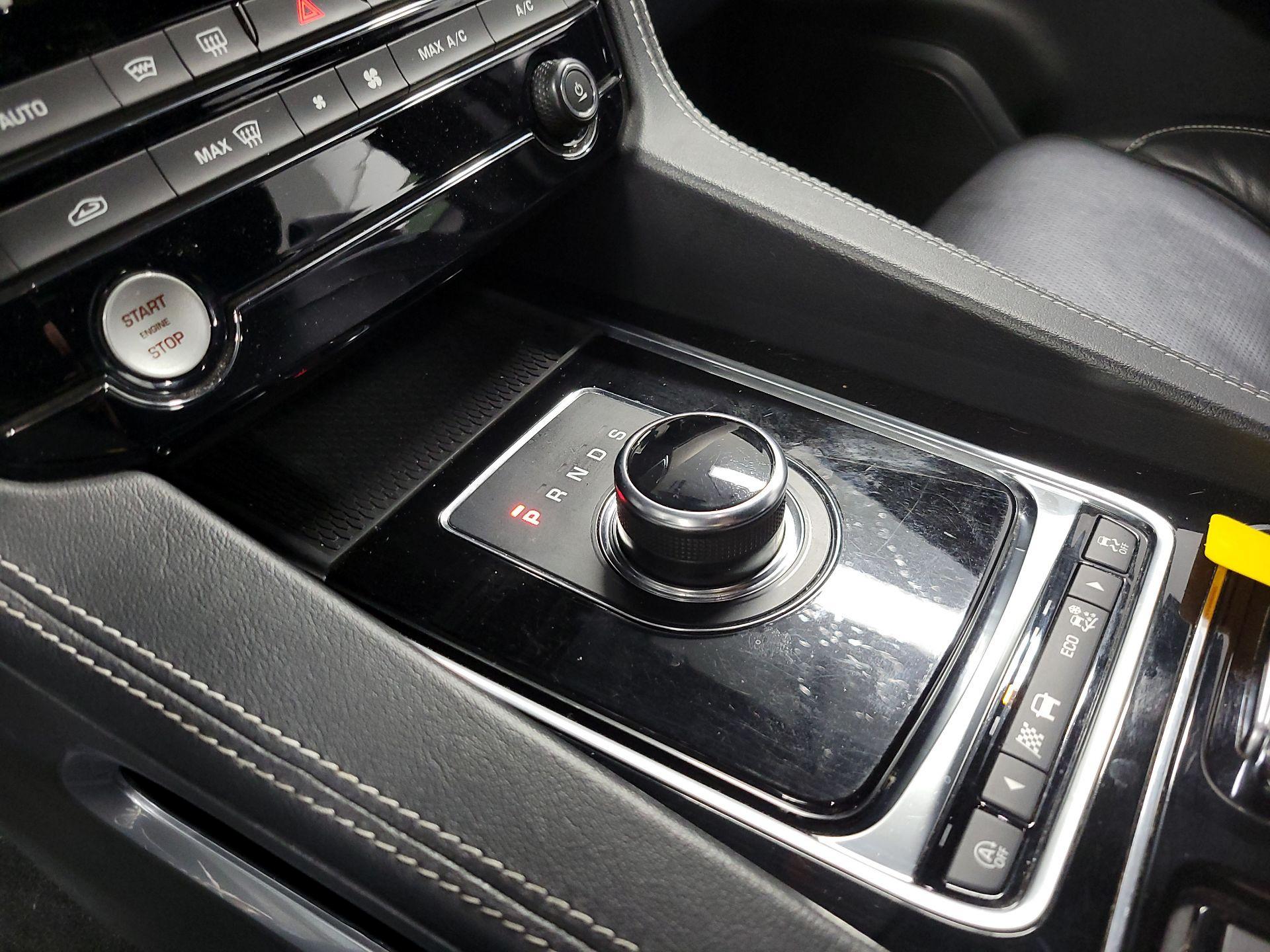 Thumbnail: 2019 Jaguar F-Pace - 18