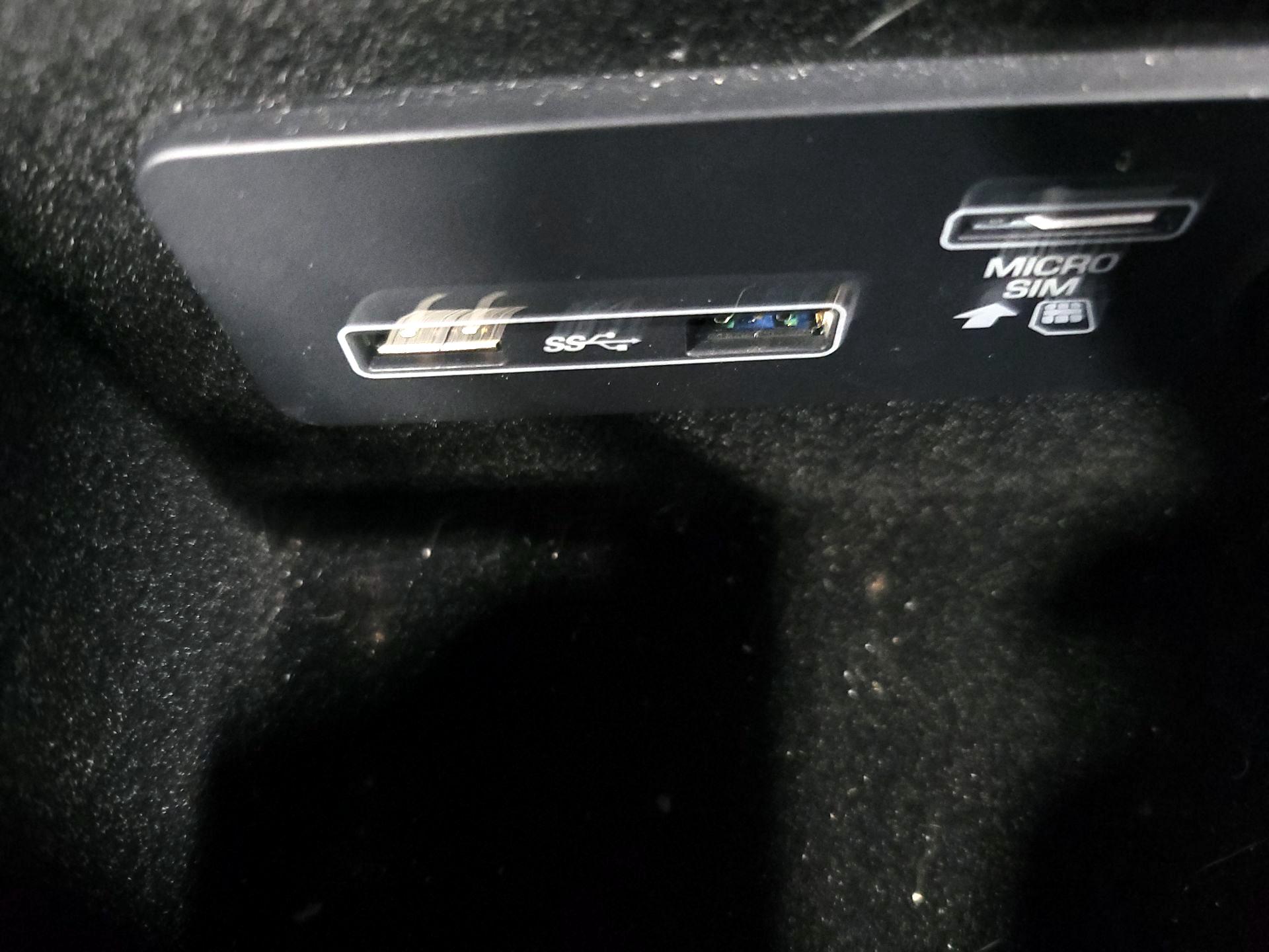 Thumbnail: 2019 Jaguar F-Pace - 19