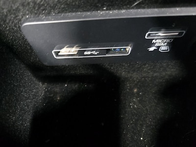 USB/AUX Ports