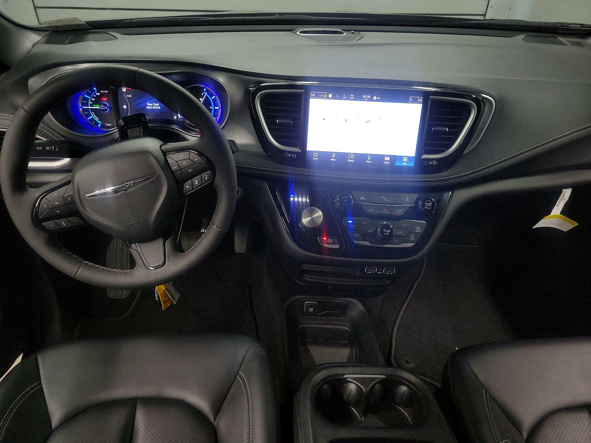 Thumbnail: 2023 Chrysler Pacifica - 9