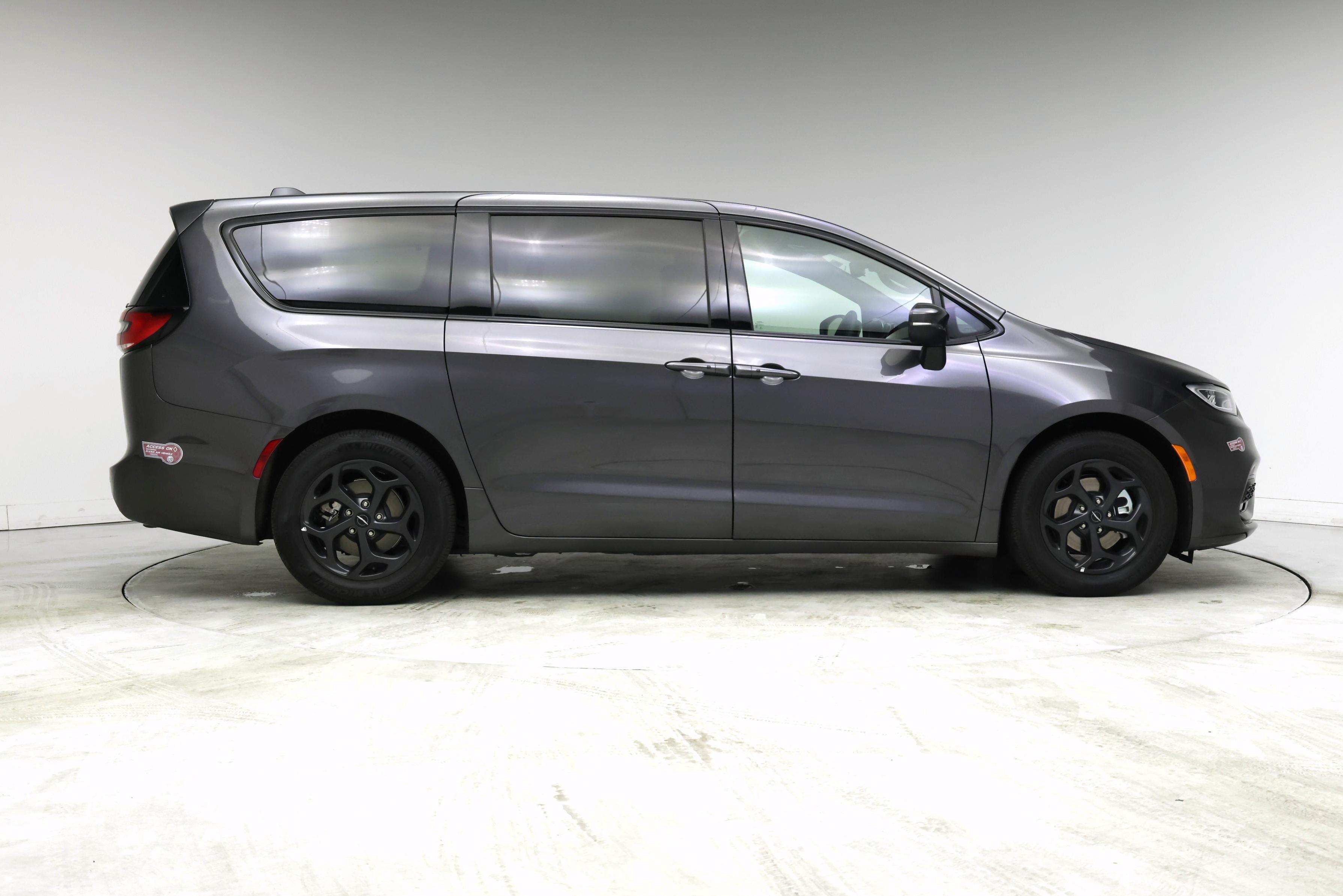 Thumbnail: 2023 Chrysler Pacifica - 7