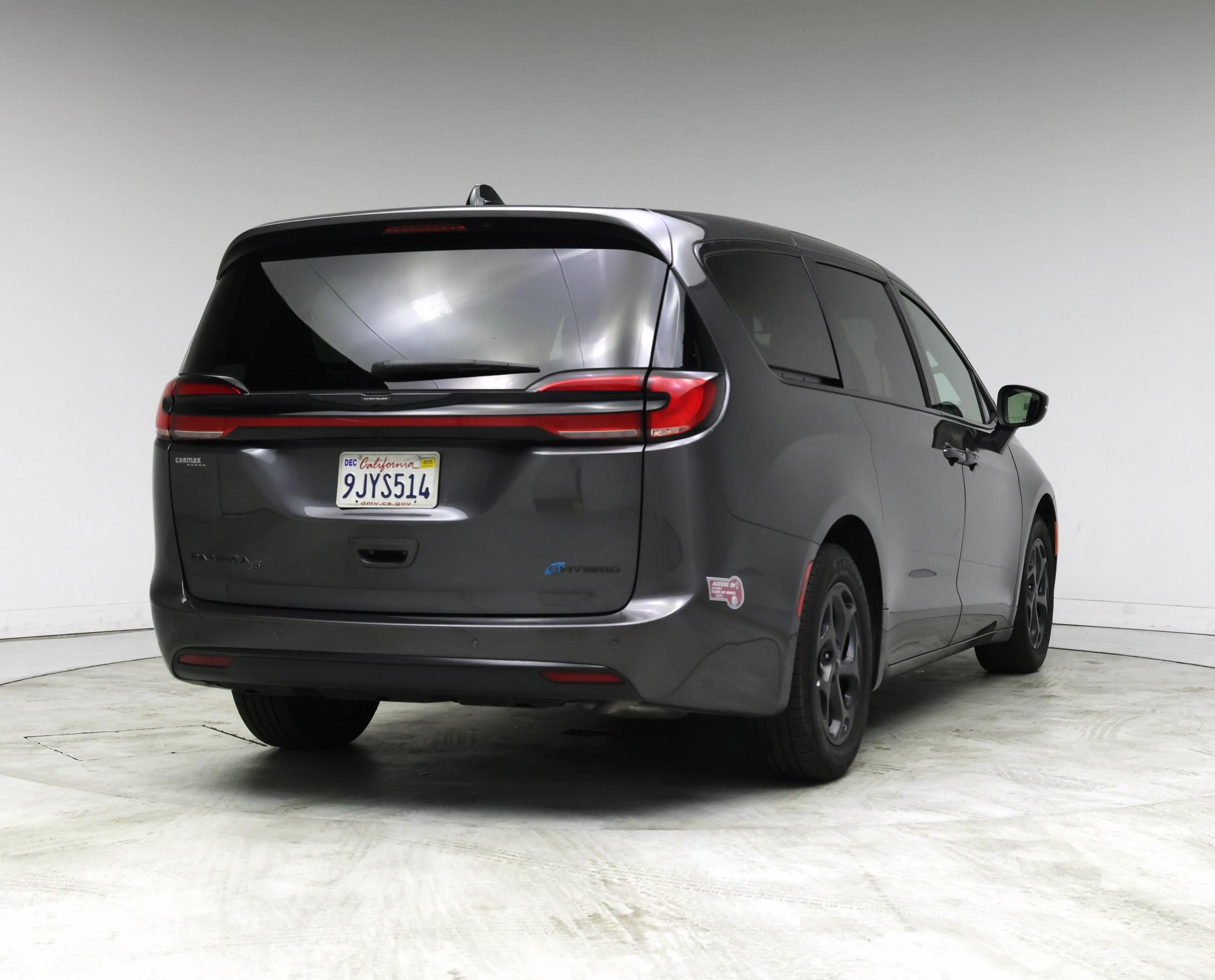 Thumbnail: 2023 Chrysler Pacifica - 8