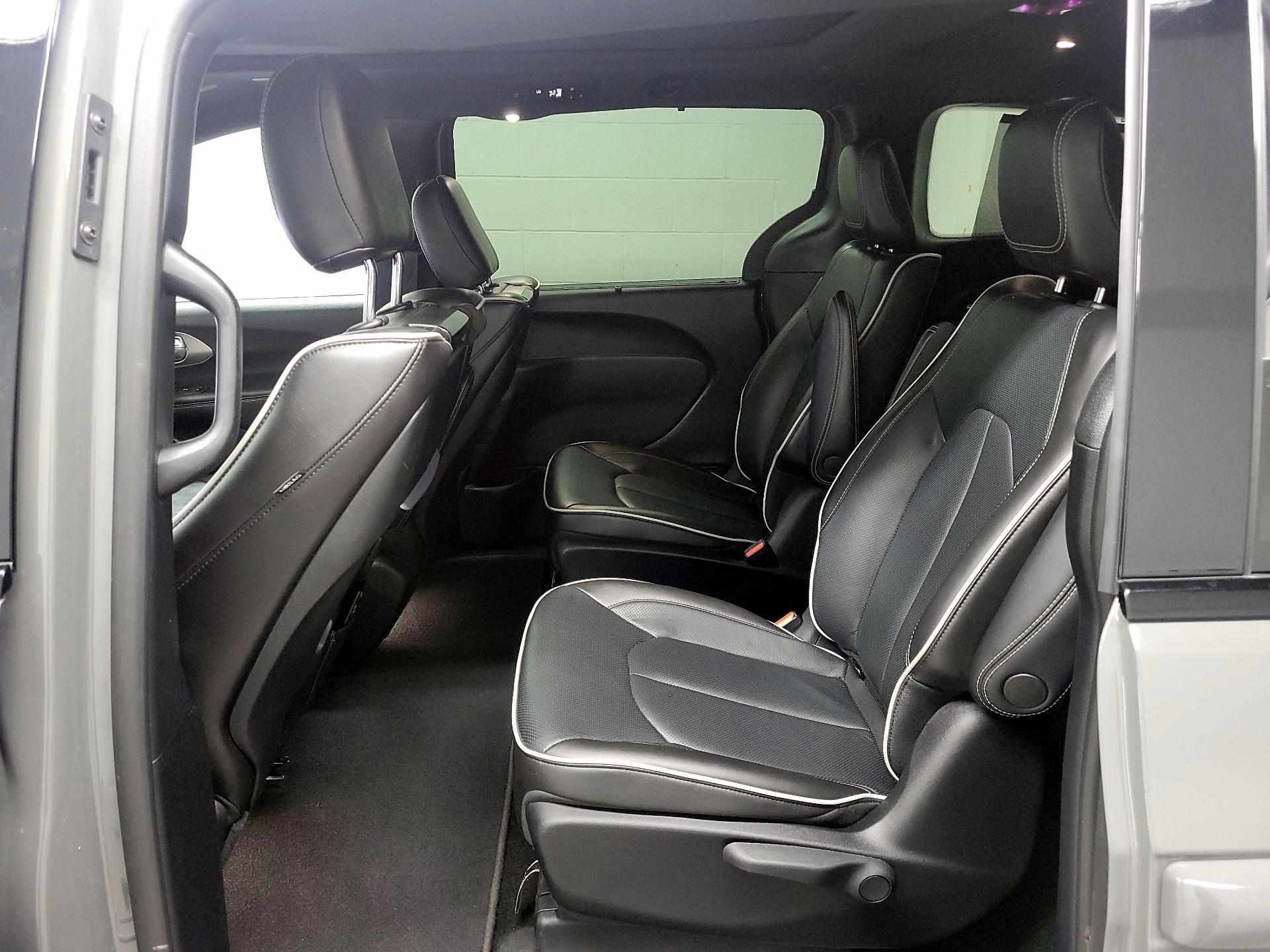 Thumbnail: 2022 Chrysler Pacifica - 19