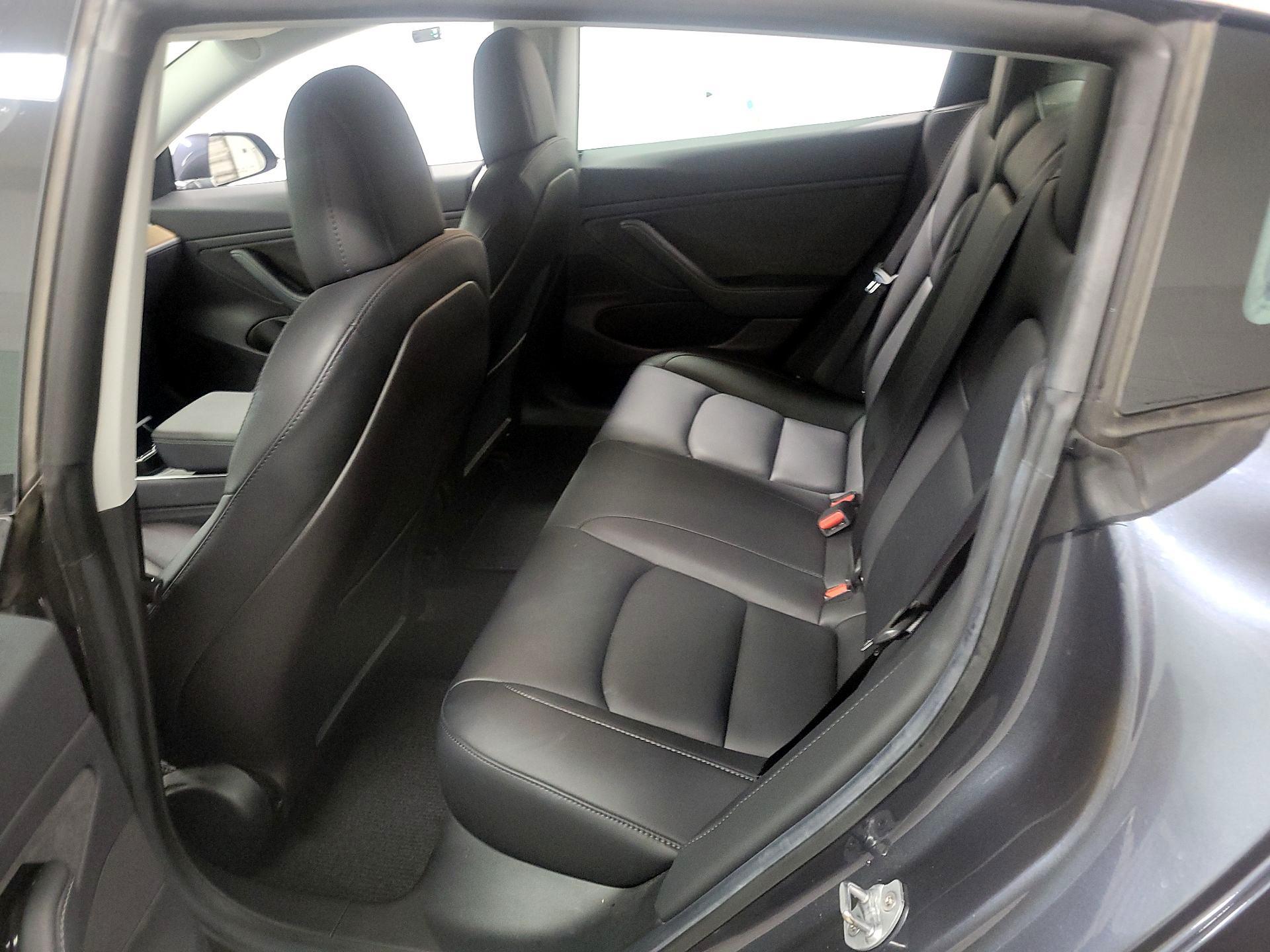 Thumbnail: 2019 Tesla Model 3 - 17