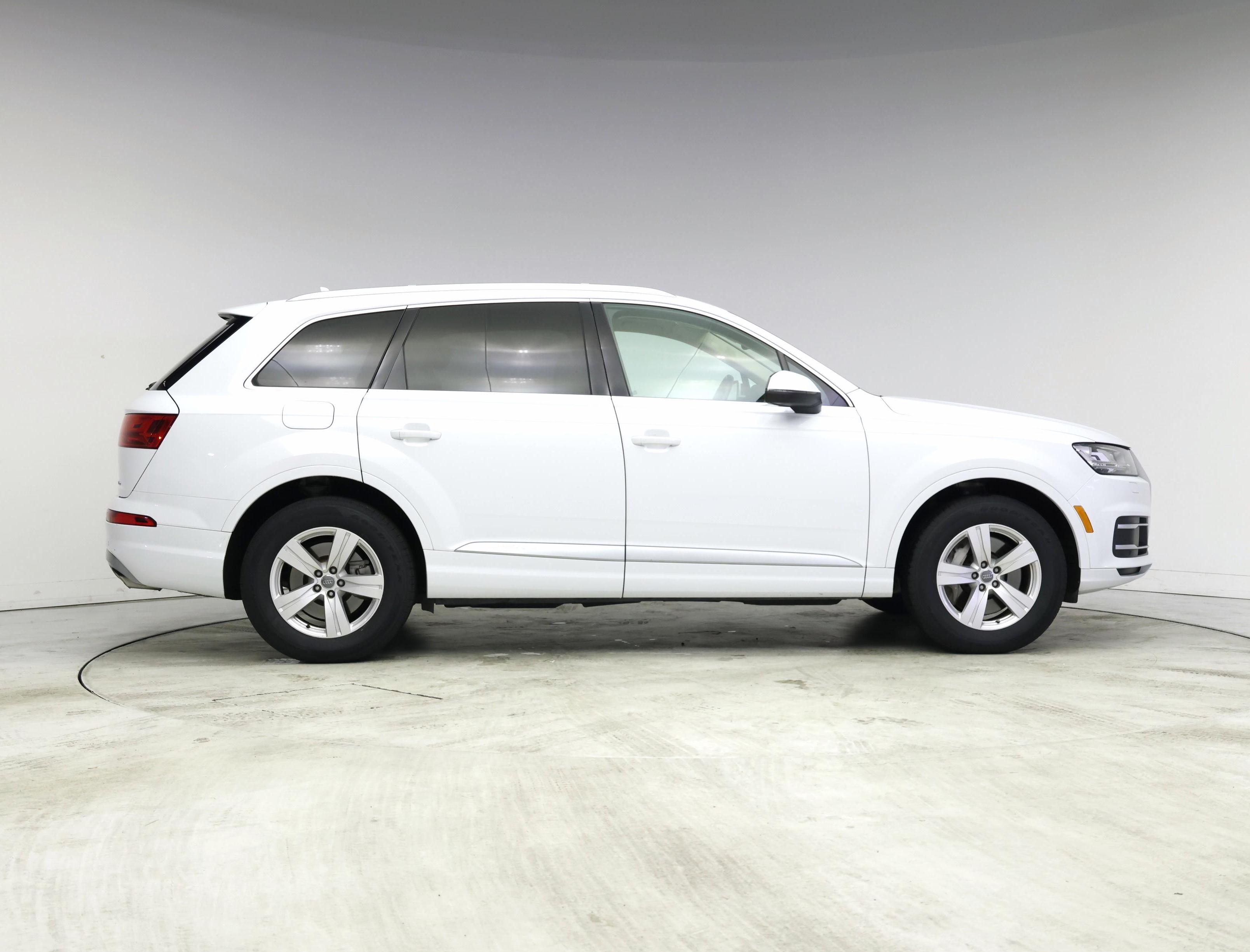 Thumbnail: 2019 Audi Q7 - 7