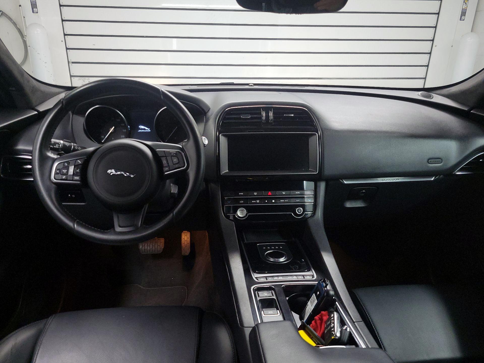 Thumbnail: 2020 Jaguar F-Pace - 9
