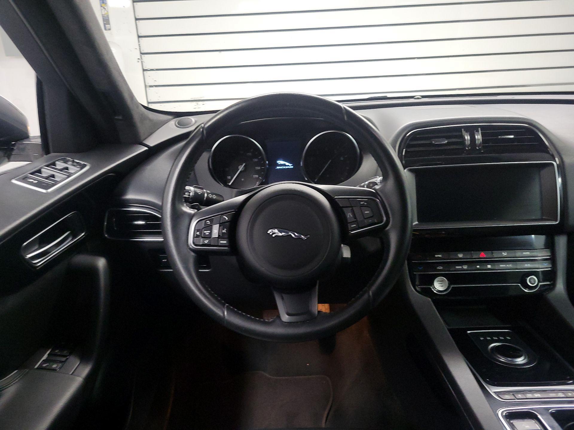 Thumbnail: 2020 Jaguar F-Pace - 10
